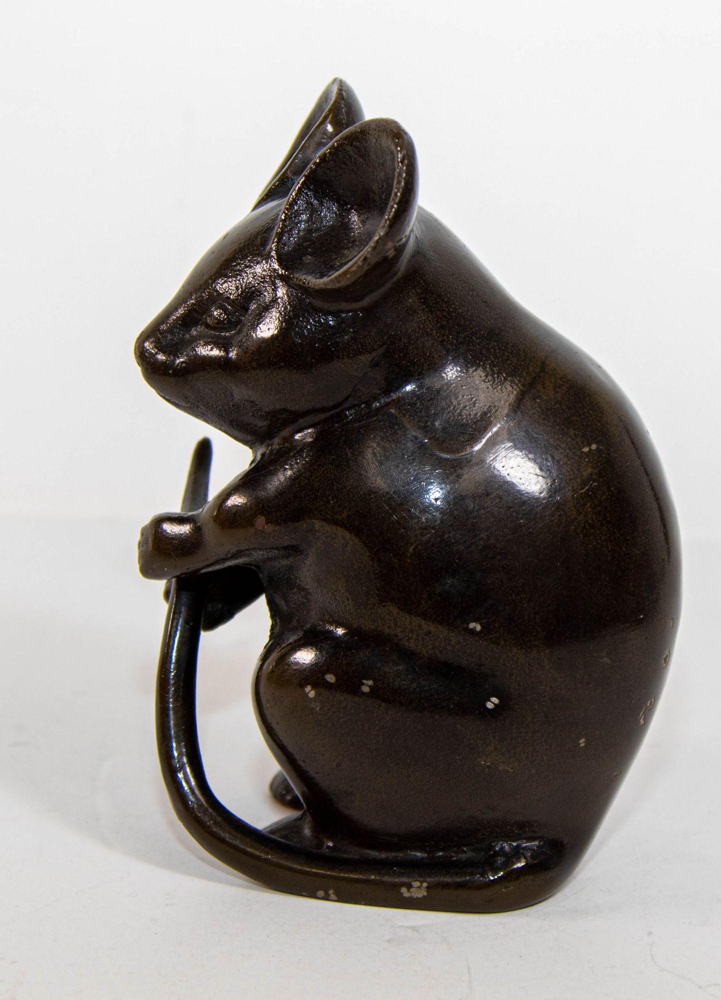 Japanese Okimono Bronze Figure of a Rat 1950s In Good Condition For Sale In North Hollywood, CA