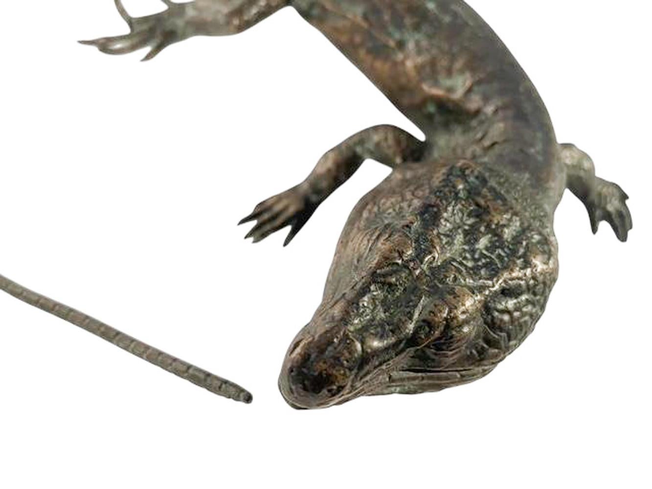 Japonais Japanese Okimono, Cast Bronze Model of a Lizard en vente