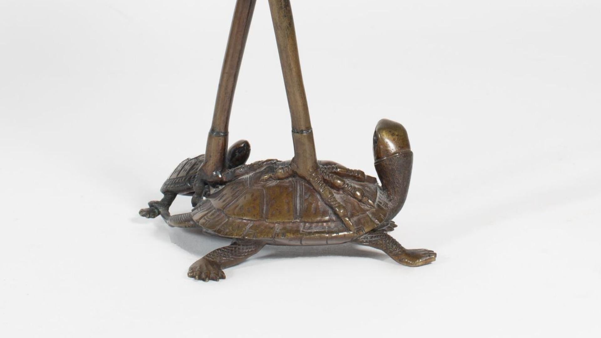 Okimono Japonés Porta Incienso Varillas Estatua de Bronce Era Meiji, 1868-1912 Cloissoné en venta