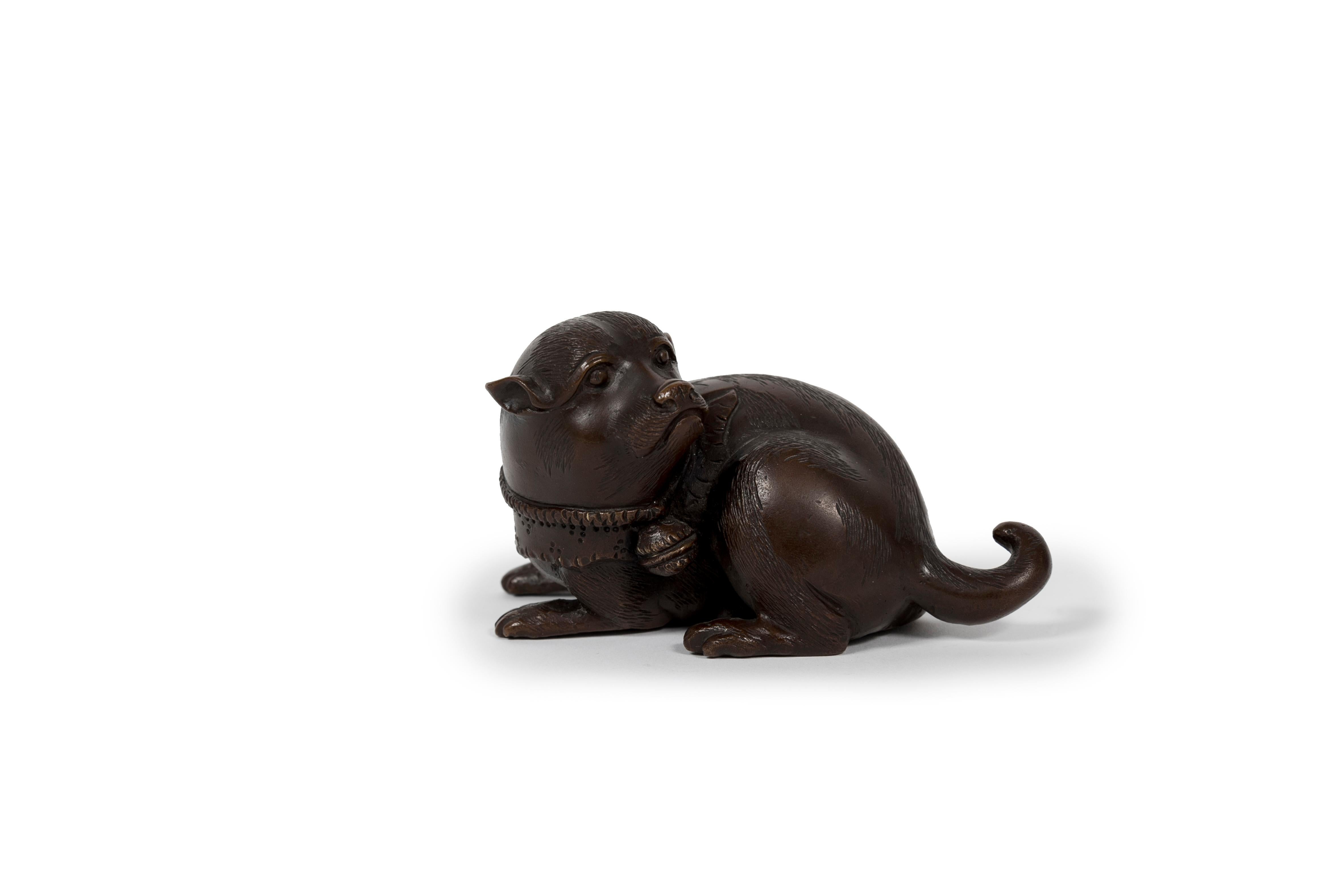 Meiji Japanese okimono sculpture of a lying puppy with its head facing its rear For Sale