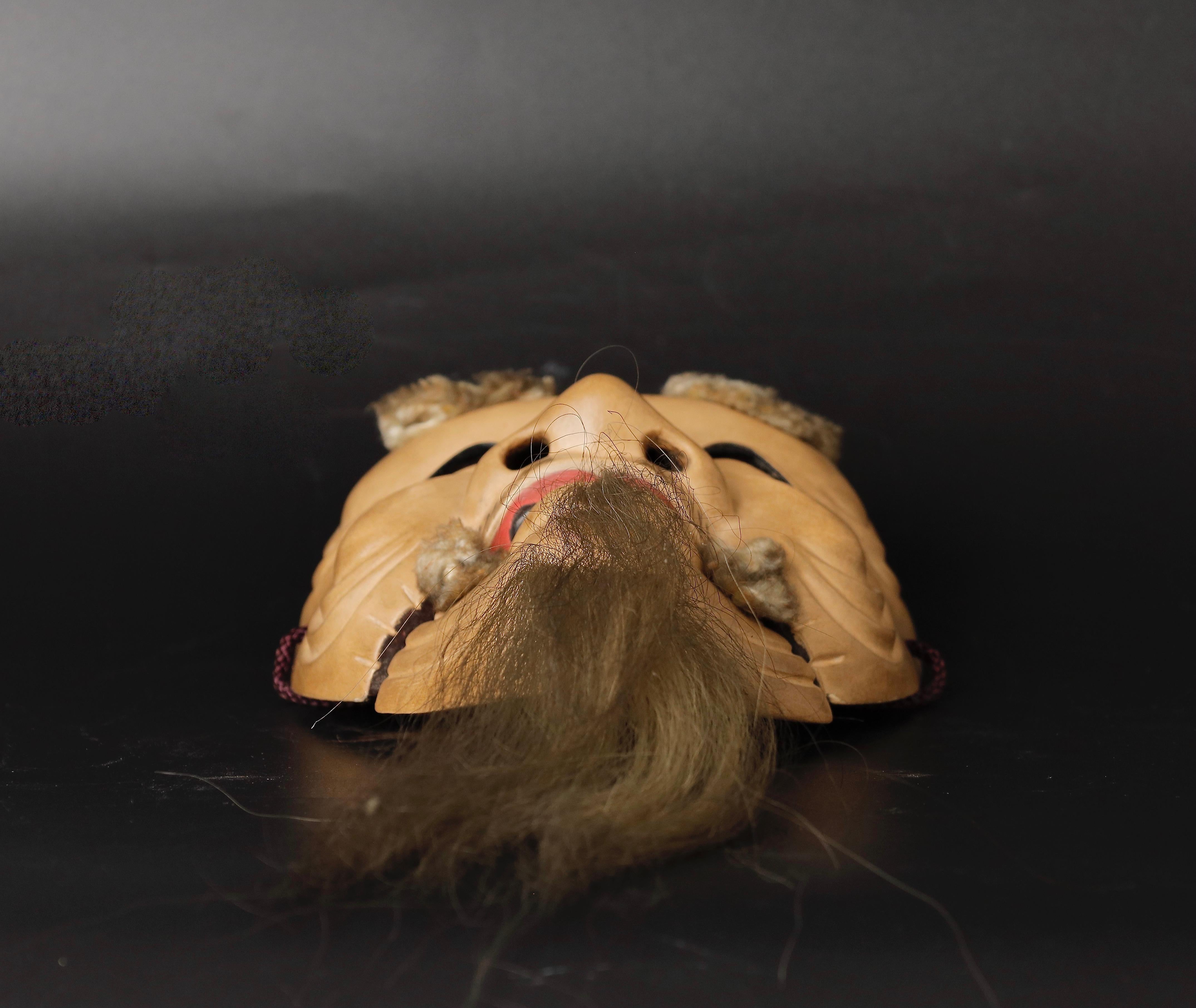 Masque japonais Okina Noh ancien homme avec une longue barbe blanche exprimant la sagesse en vente 7