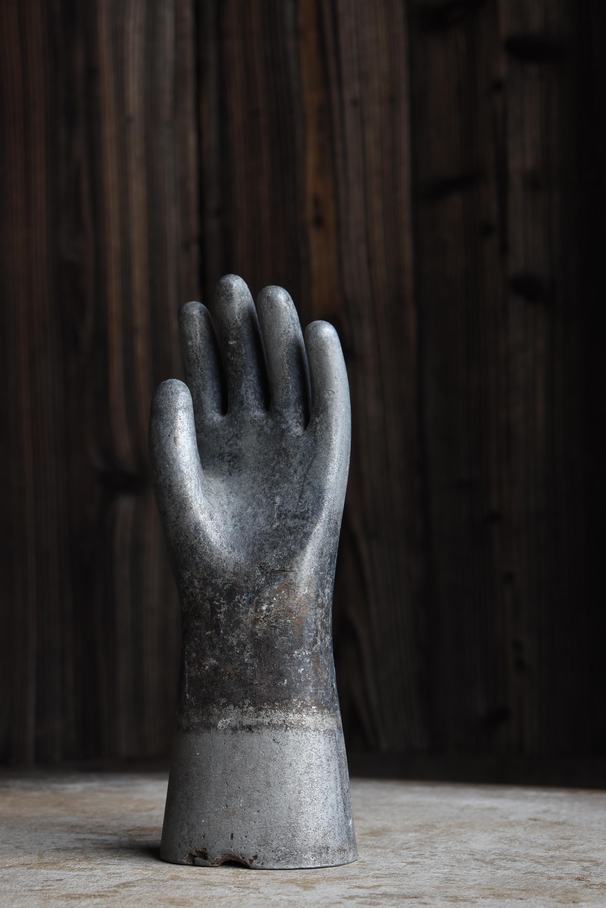 Japanese Old Aluminum Glove Mold 1940s-1960s / Object Wabi Sabi 8