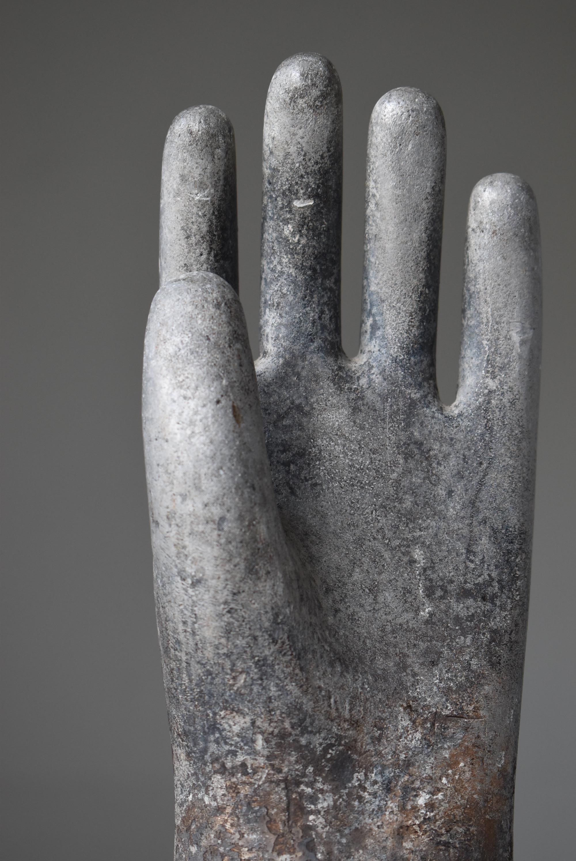 Japanese Old Aluminum Glove Mold 1940s-1960s / Object Wabi Sabi In Good Condition In Sammu-shi, Chiba
