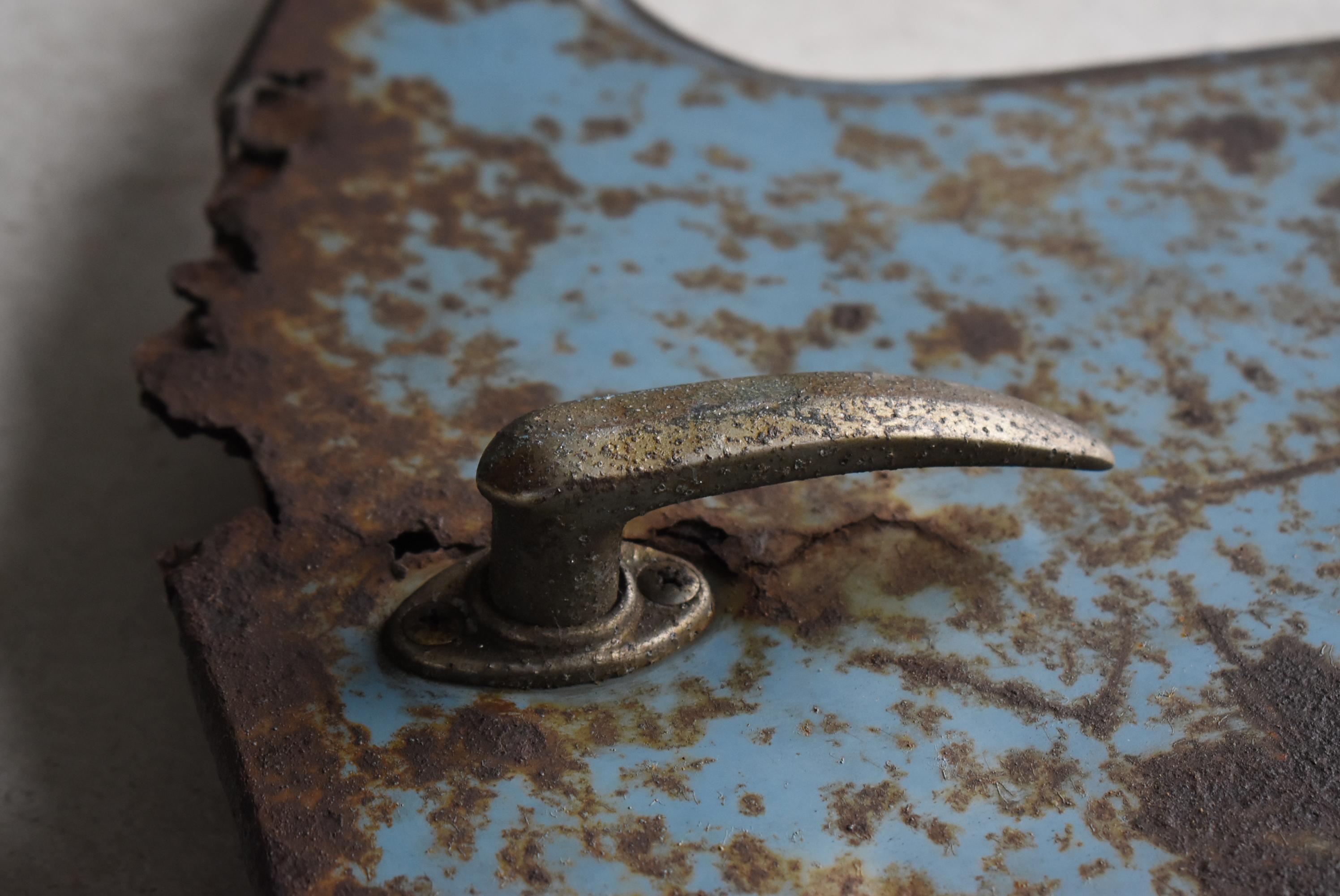 Japanische alte Autotür 1957er / Wanddekoration Abstrakte Kunst Wabisabi im Angebot 6