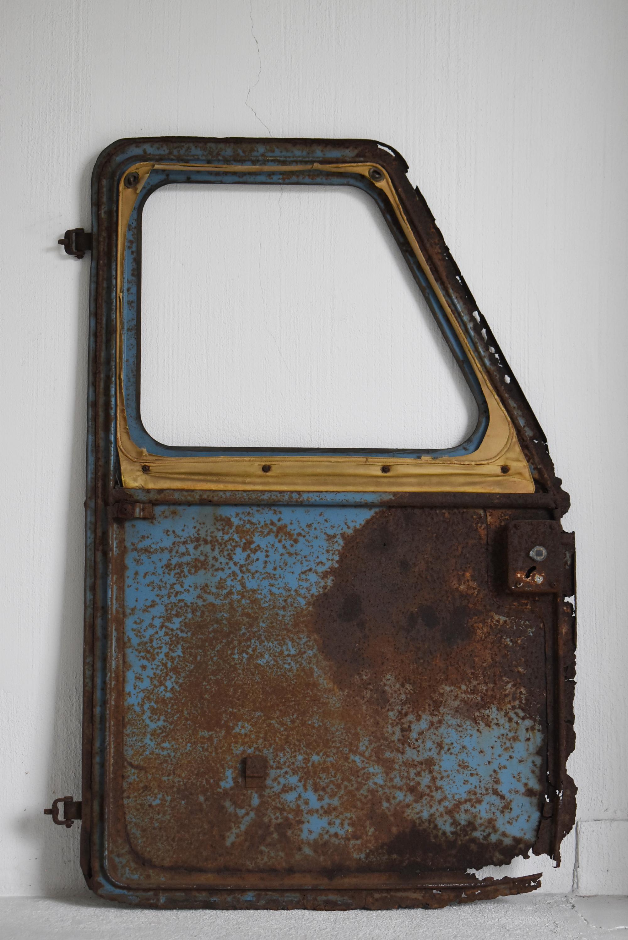 Japanische alte Autotür 1957er / Wanddekoration Abstrakte Kunst Wabisabi im Angebot 9