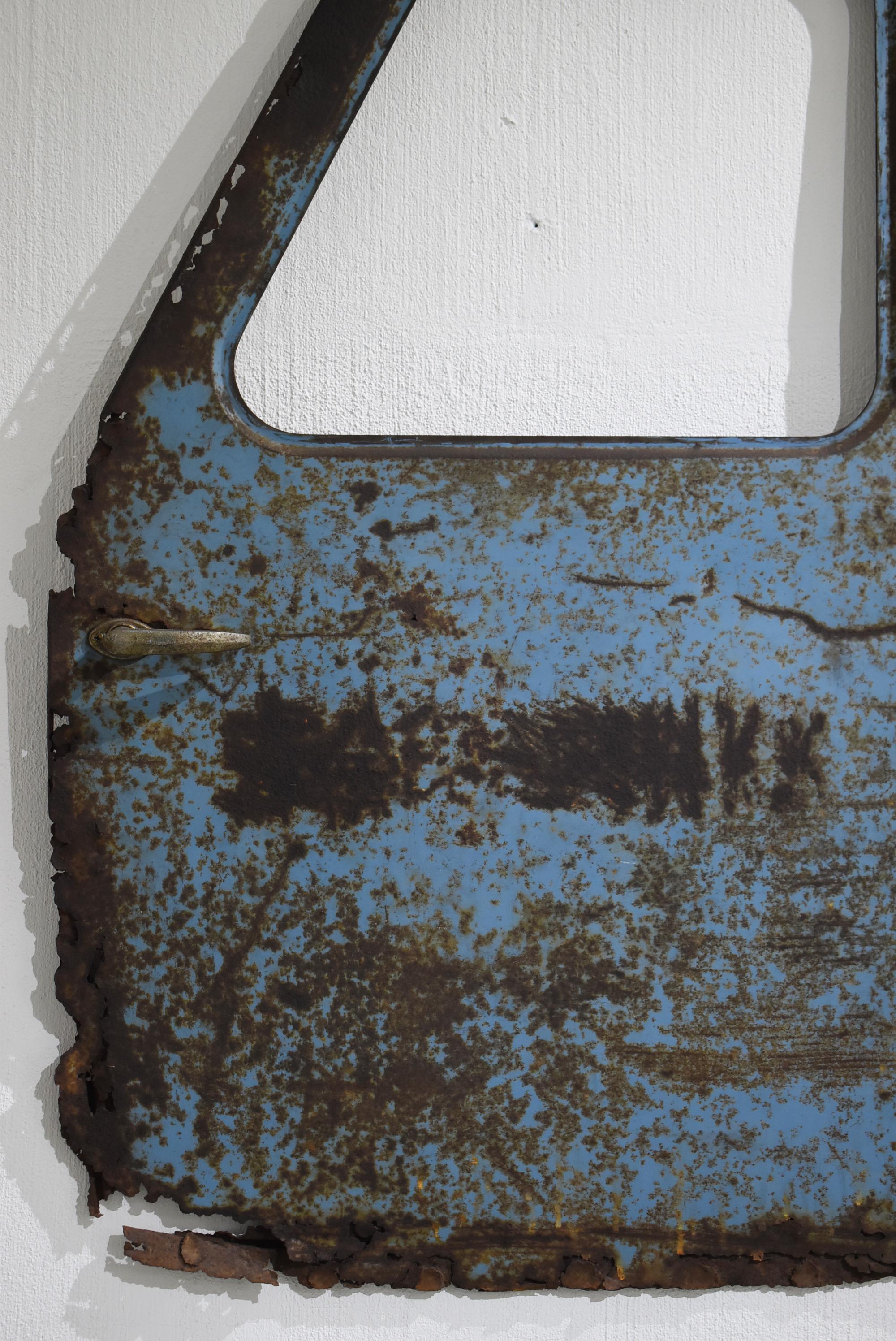 Japanische alte Autotür 1957er / Wanddekoration Abstrakte Kunst Wabisabi (Eisen) im Angebot