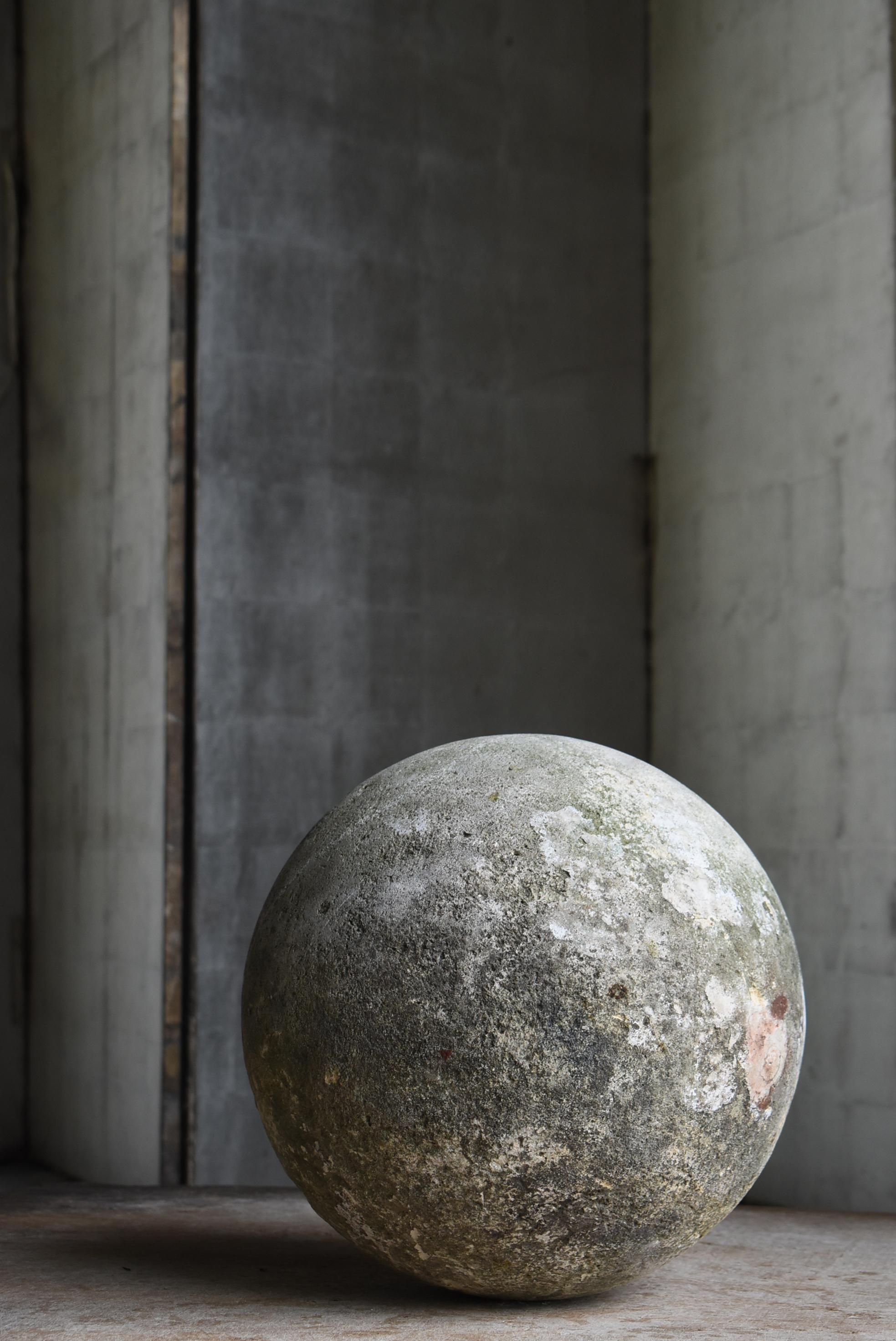 Scultura giapponese a sfera in cemento vecchio 1950-1970 / Oggetto Wabi Sabi in vendita 8