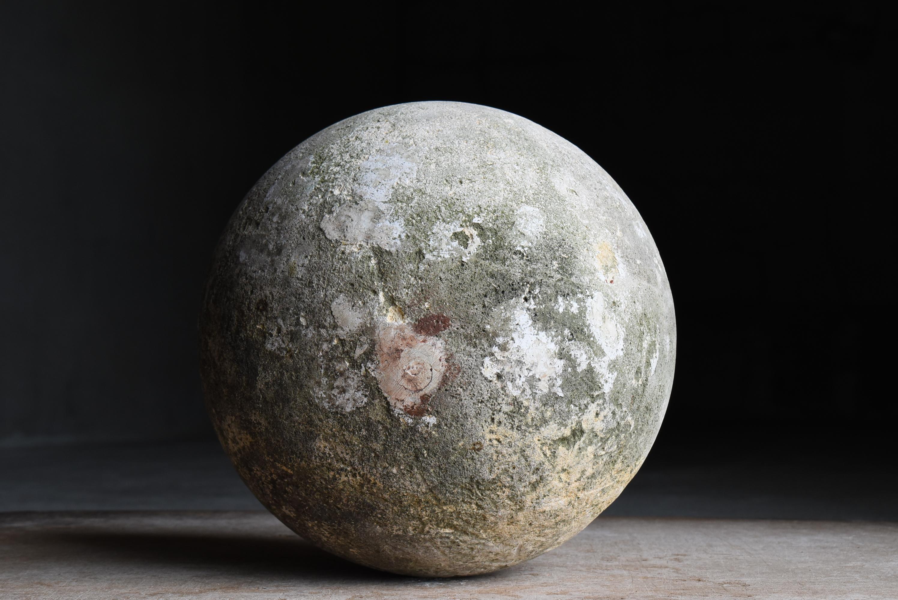 Scultura giapponese a sfera in cemento vecchio 1950-1970 / Oggetto Wabi Sabi In condizioni buone in vendita a Chōsei District Nagara, JP