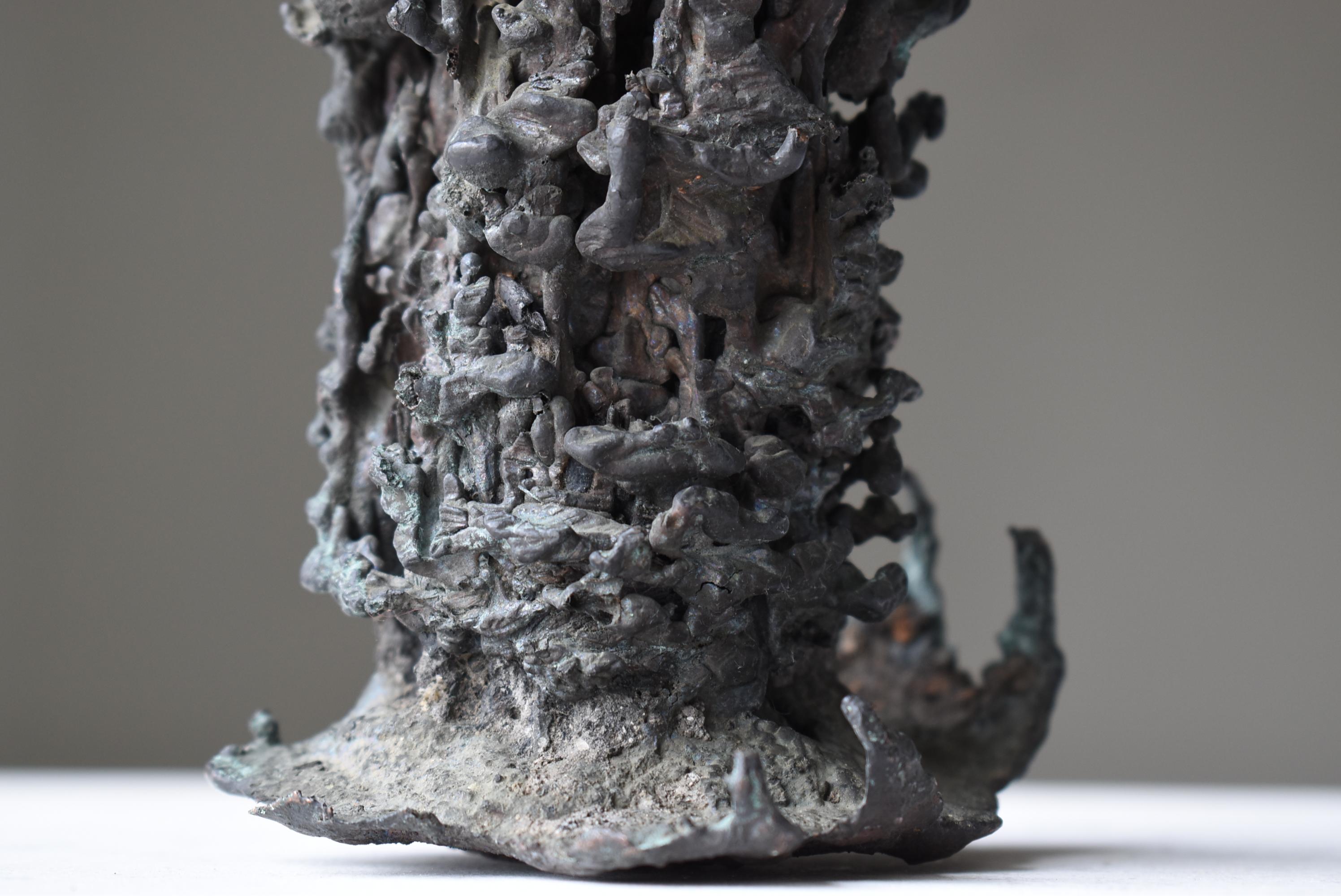 Japanisches altes Kupfer-Tropfen-Objekt 1940er-1960er Jahre/Figur Wabi Sabi  (Mitte des 20. Jahrhunderts) im Angebot