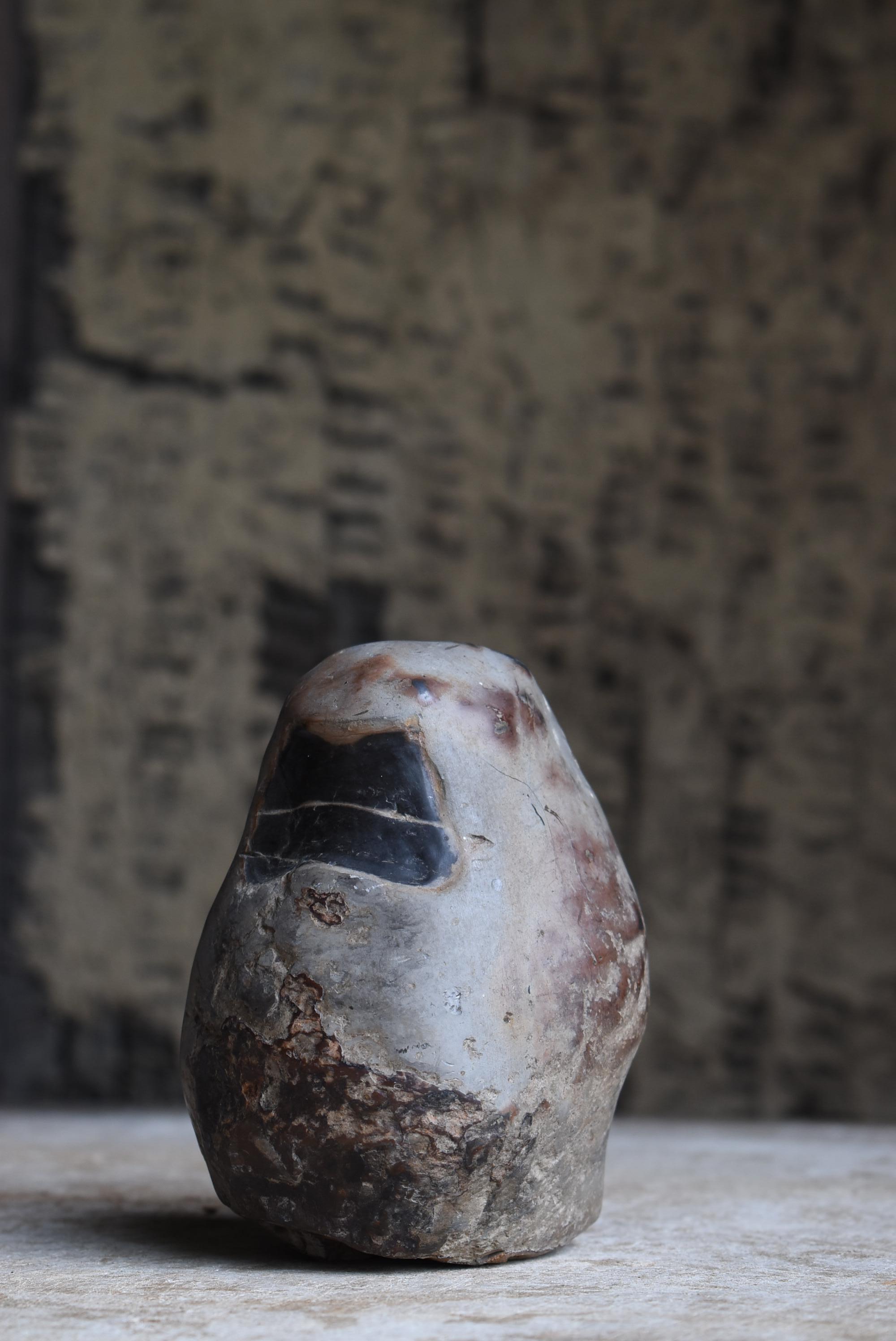 Ancienne pierre de visualisation japonaise en forme de Daruma / Suiseki Figurine Wabisabi en vente 4