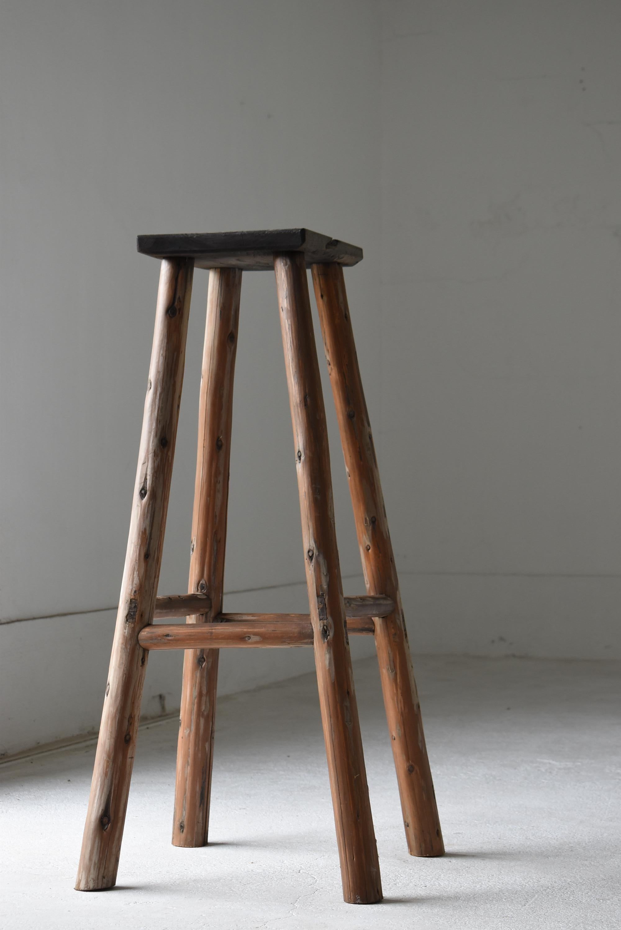 Japanischer alter Verkaufsständer 1940er-1960er Jahre / Primitiver Beistelltisch Wabisabi im Angebot 4