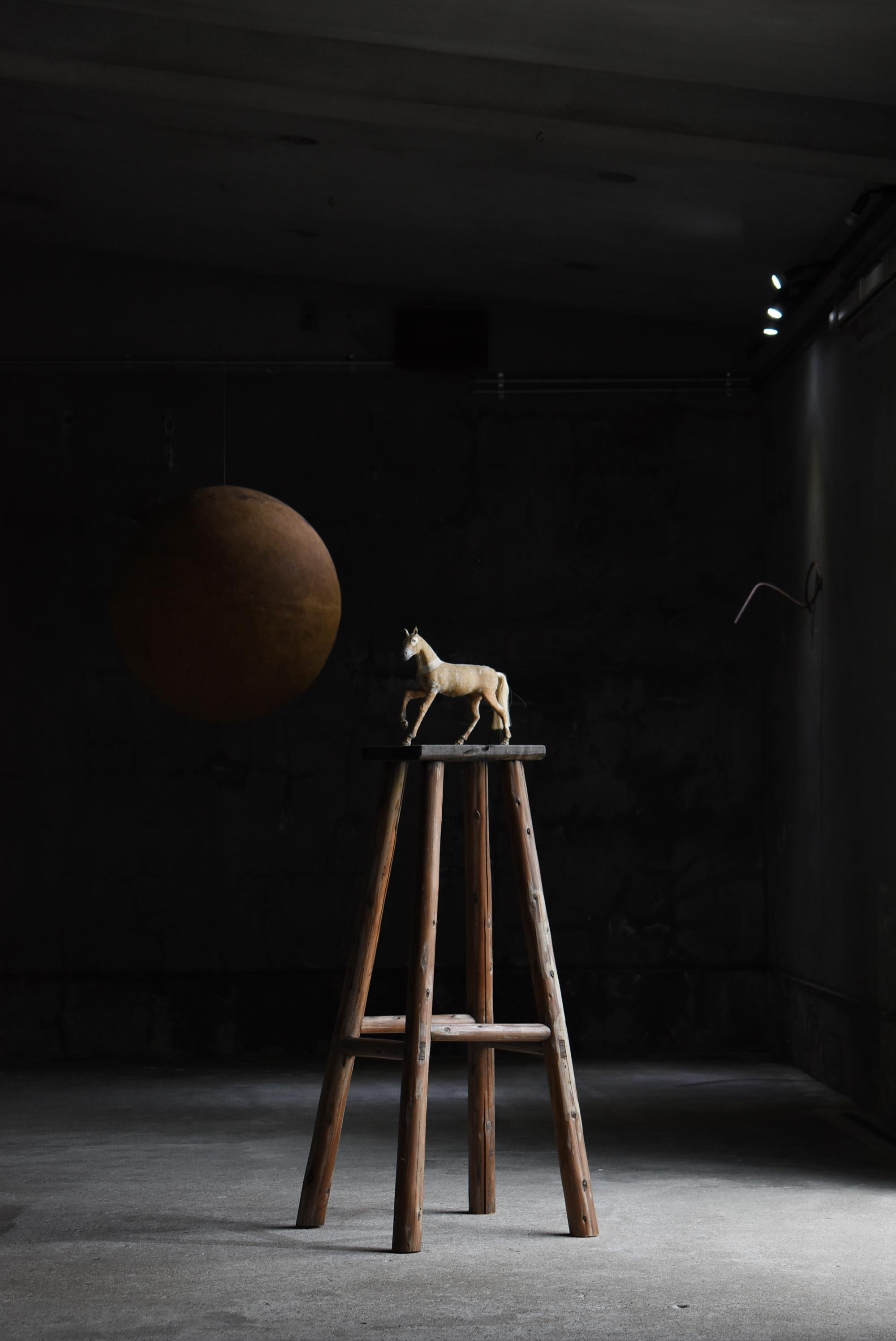 Japanischer alter Verkaufsständer 1940er-1960er Jahre / Primitiver Beistelltisch Wabisabi im Angebot 8