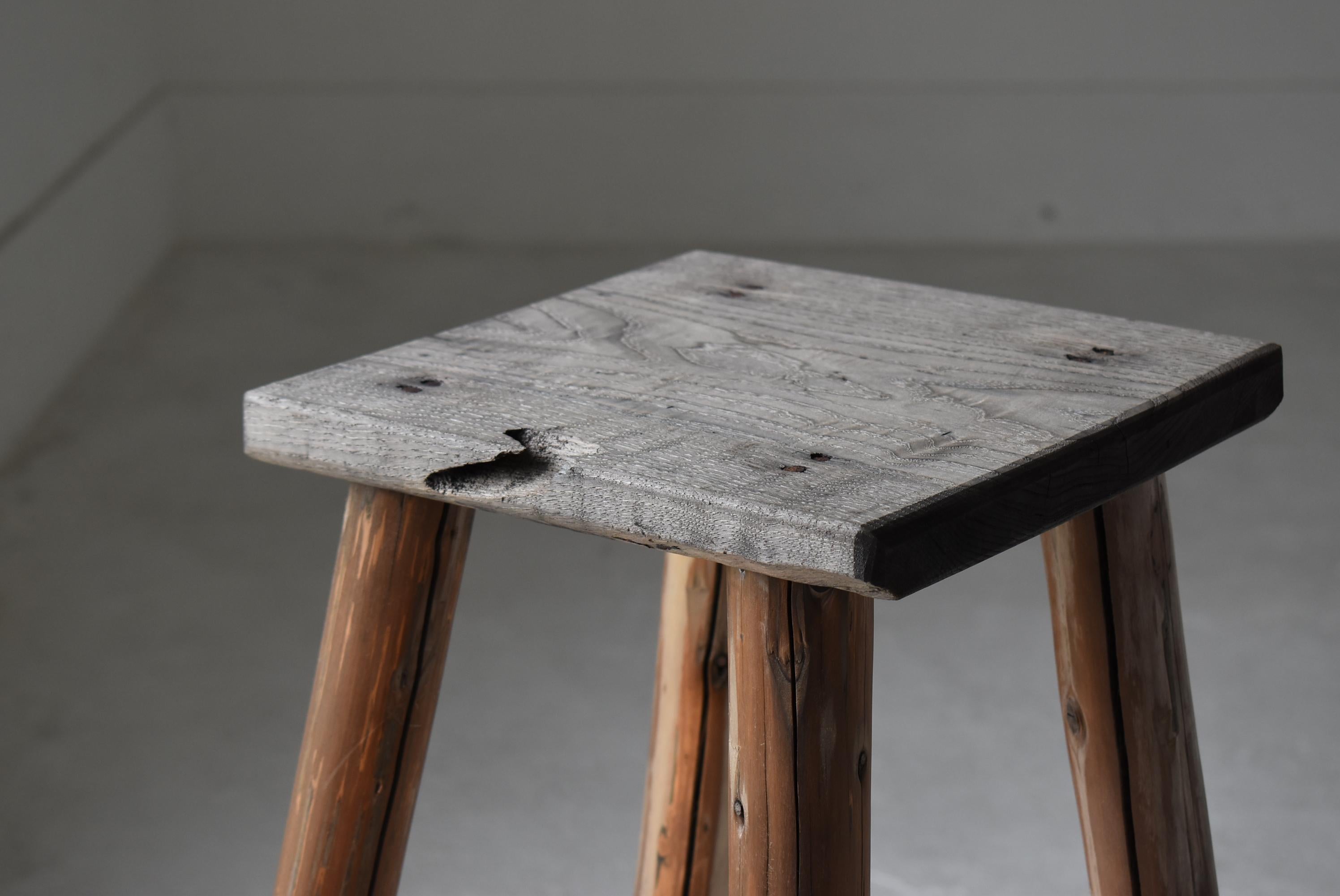 Japanischer alter Verkaufsständer 1940er-1960er Jahre / Primitiver Beistelltisch Wabisabi (Mitte des 20. Jahrhunderts) im Angebot