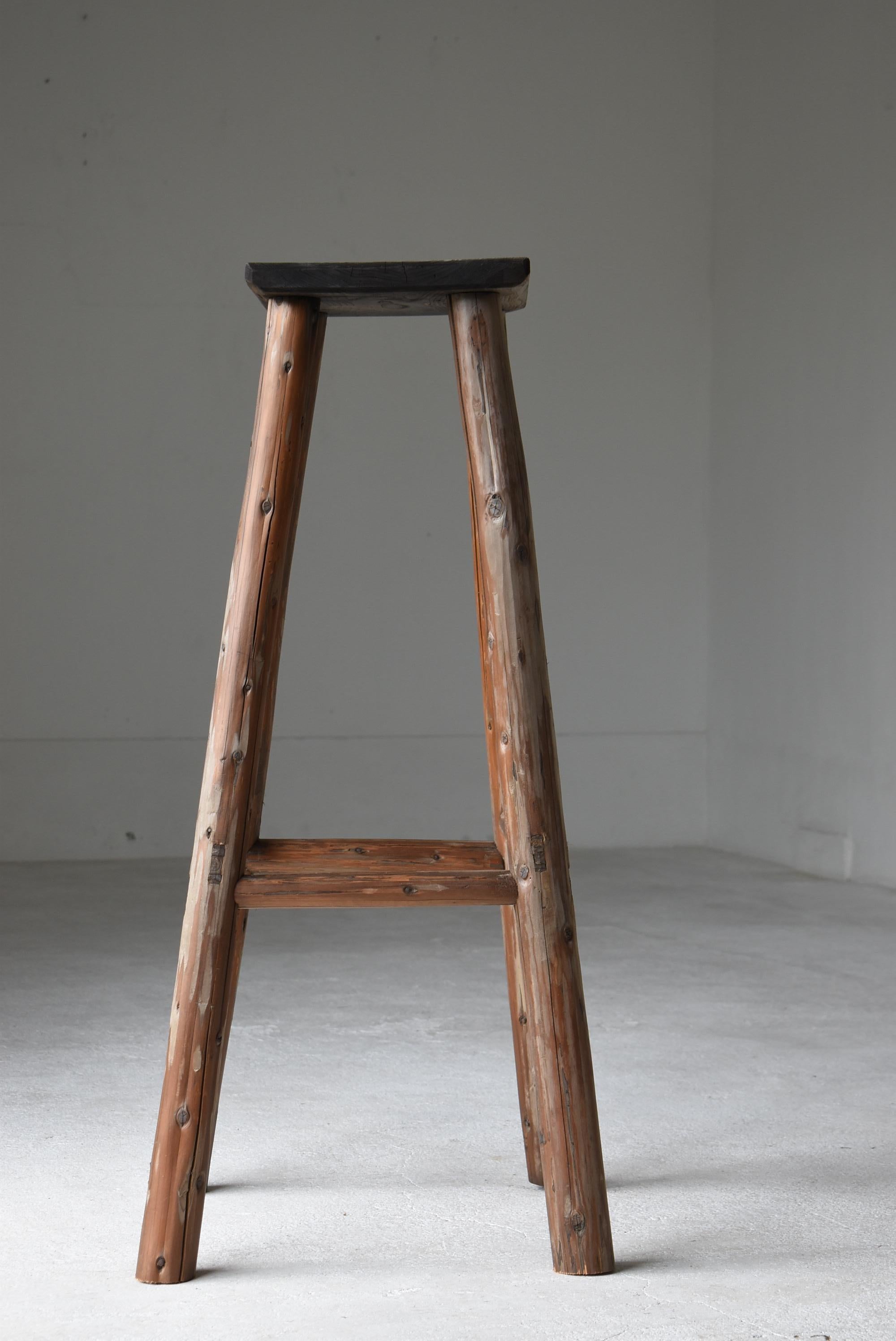 Japanischer alter Verkaufsständer 1940er-1960er Jahre / Primitiver Beistelltisch Wabisabi im Angebot 2