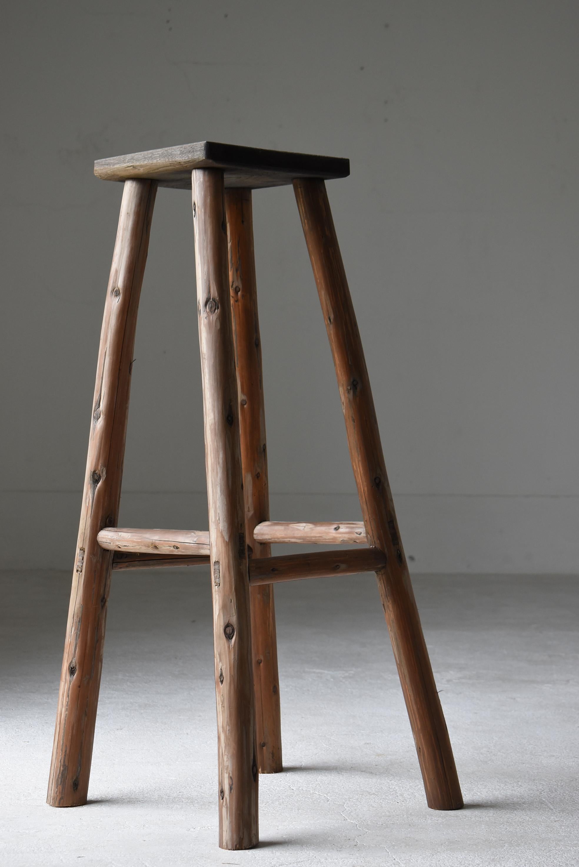 Japanischer alter Verkaufsständer 1940er-1960er Jahre / Primitiver Beistelltisch Wabisabi im Angebot 3