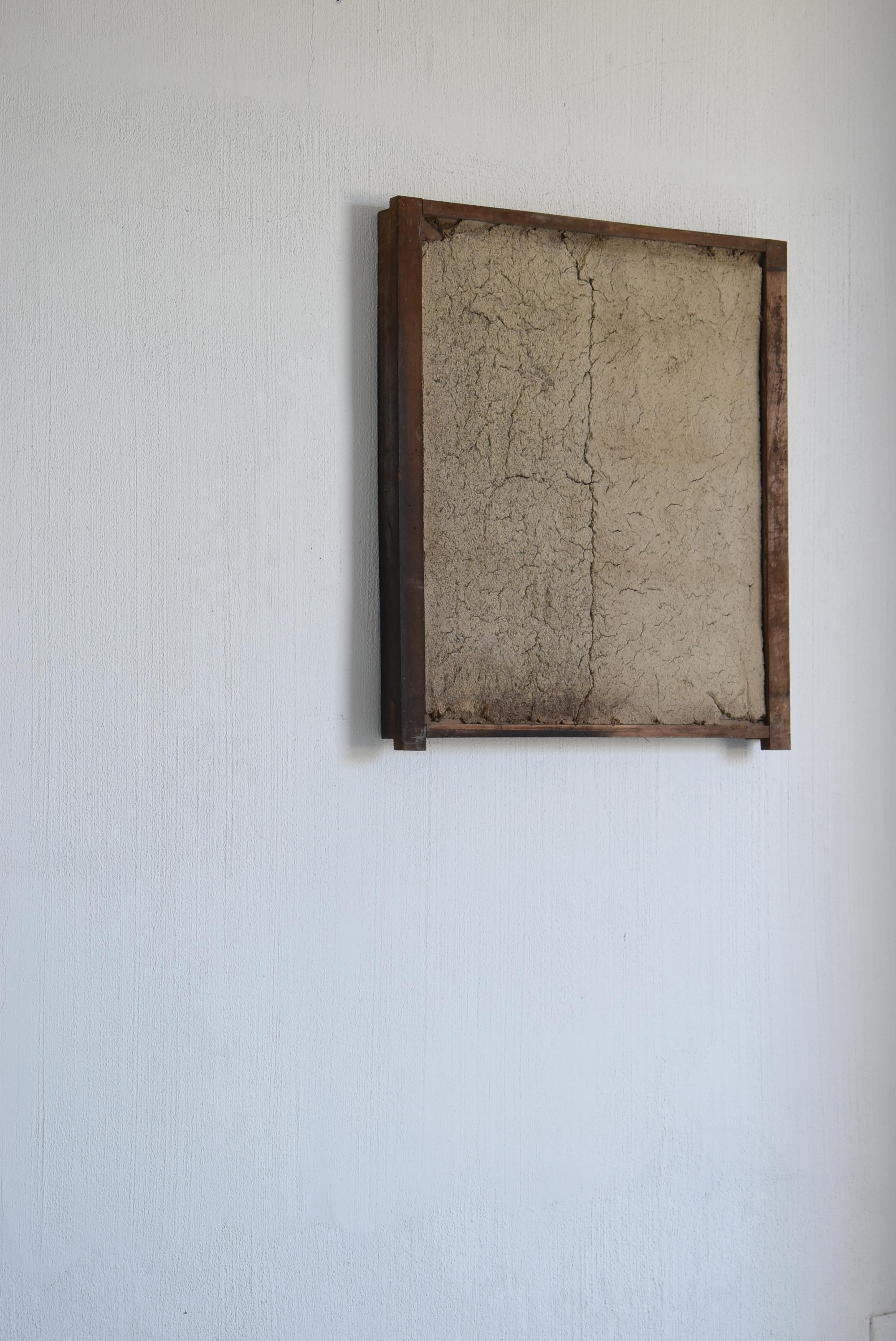 It is the door of a warehouse (KURA) in the Edo period in Japan.
Made of plaster.
This item is from the late Edo period. (1750s-1860s)

It is unusual for it to remain in this state.

Please hang it on the wall and enjoy it as an