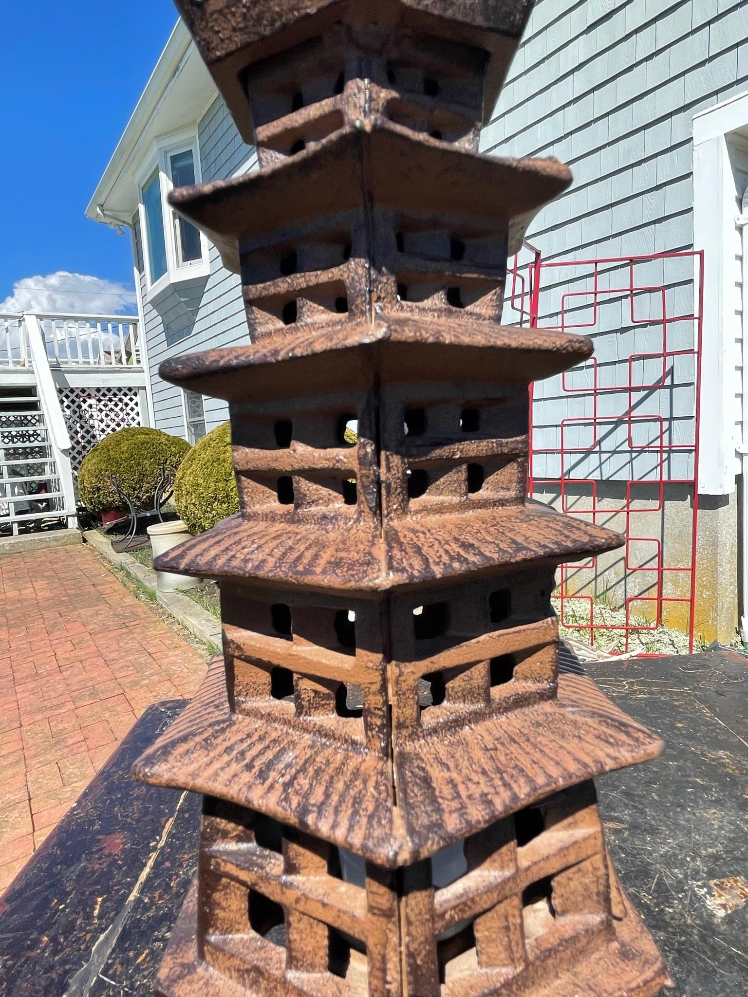 Ancienne lanterne de pagode japonaise à cinq coqs en vente 4