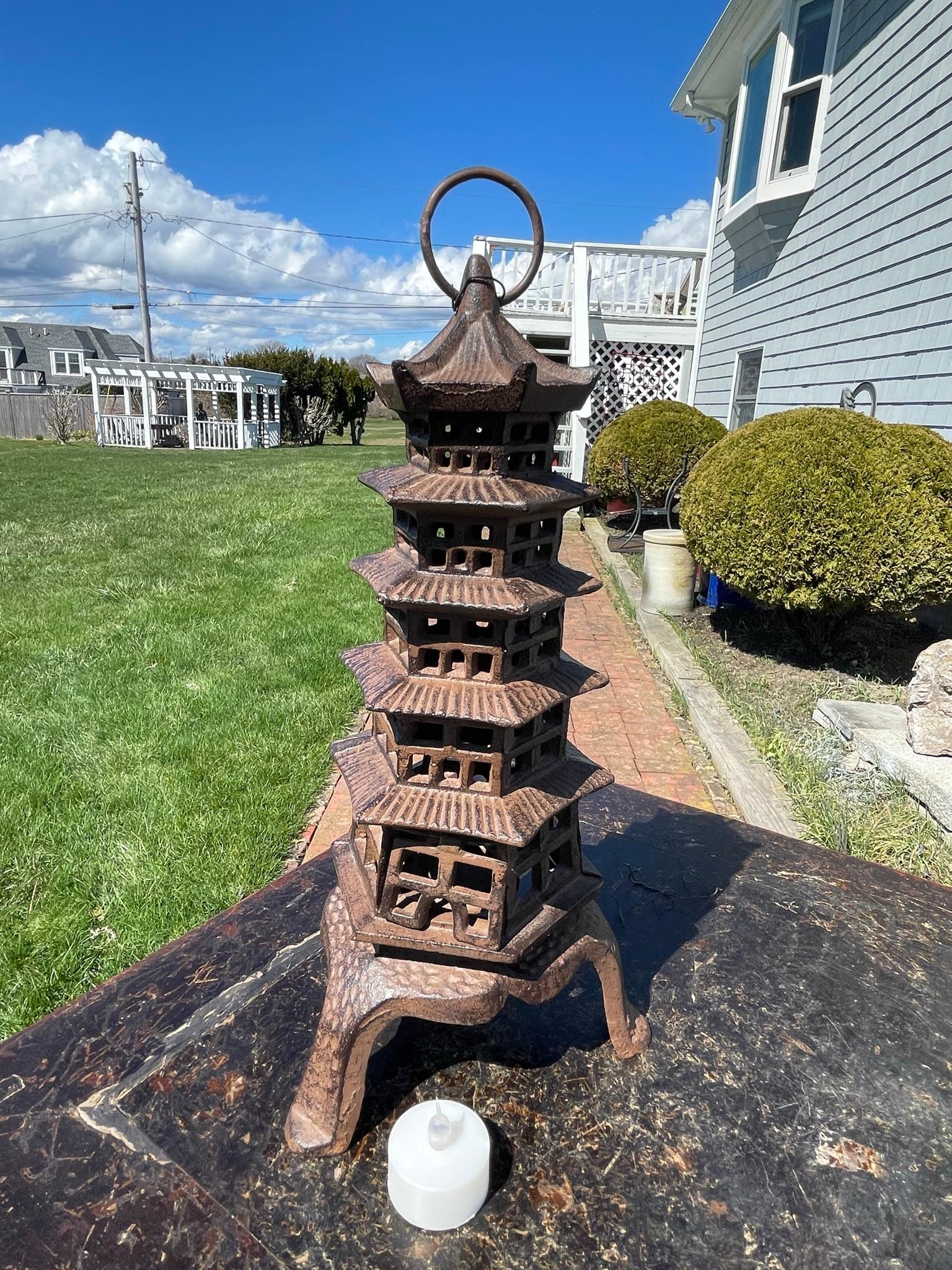 Japanische alte Pagode mit fünf Dächern Beleuchtung Laterne im Zustand „Gut“ im Angebot in South Burlington, VT