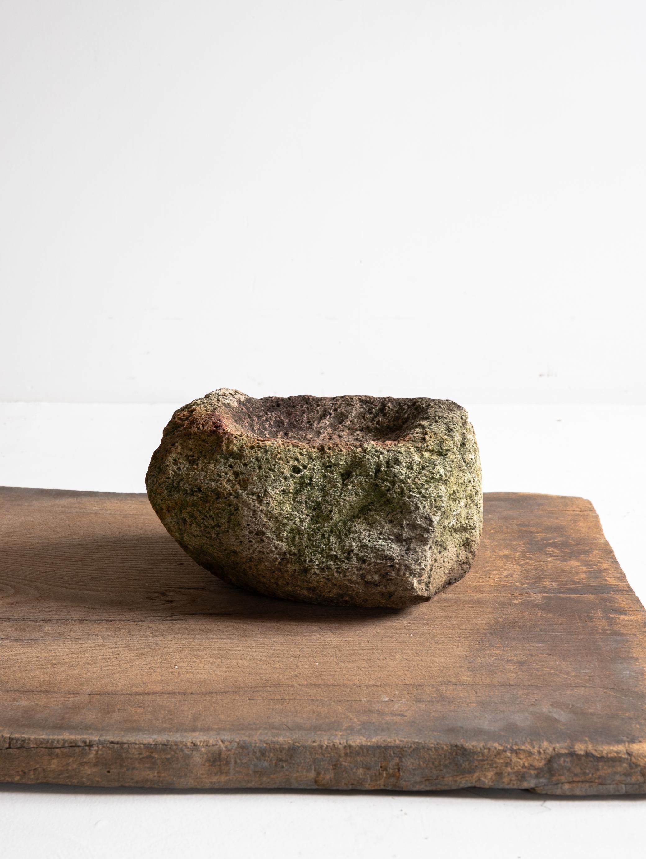Japanese Old Garden Stone „Tsukubai/Toukeisi“ Stein-Wasserbecken aus Stein (Handgeschnitzt) im Angebot