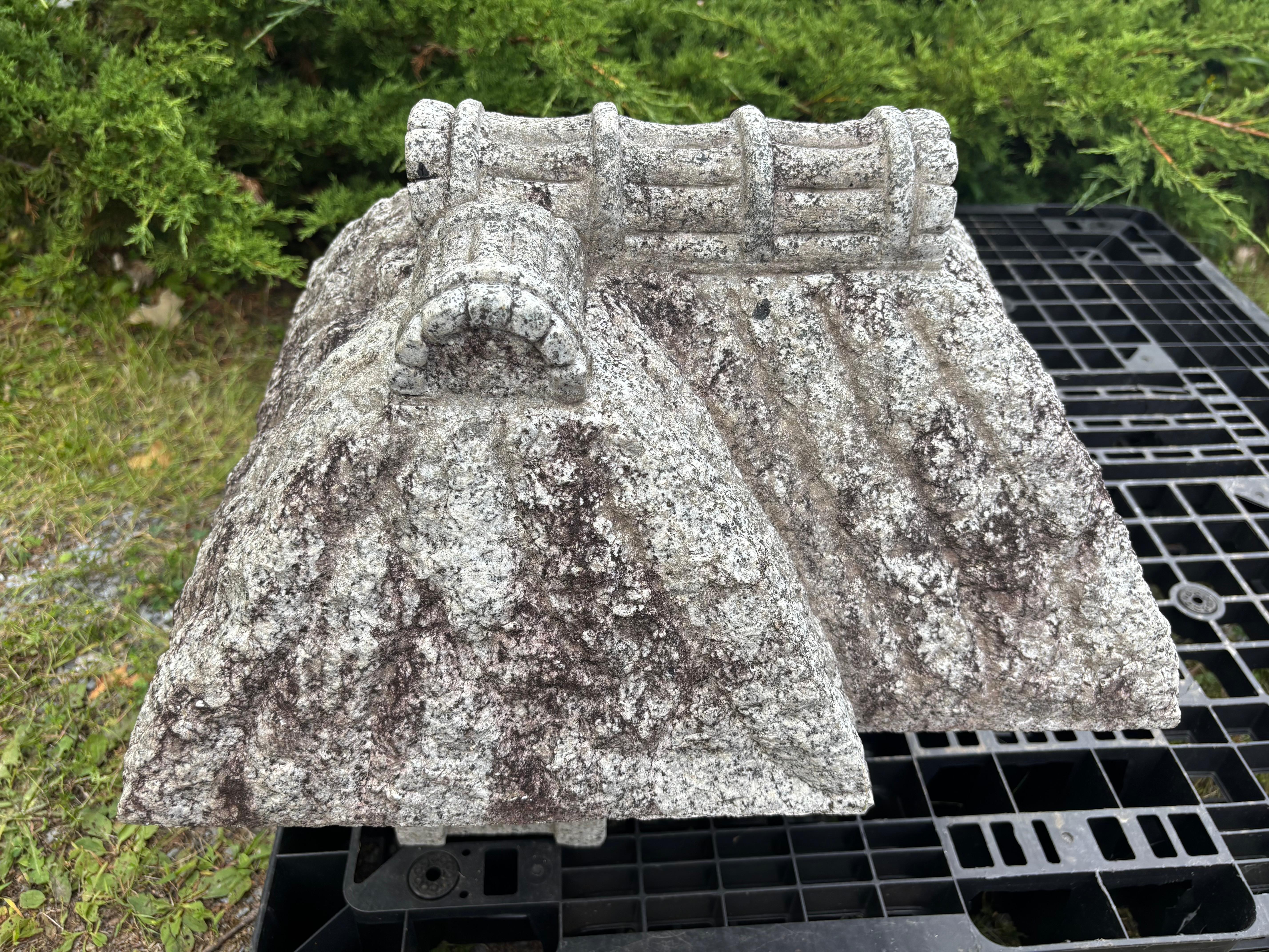Casa de jardín japonesa de granito antiguo Model Stone Minka Lantern Japonés en venta