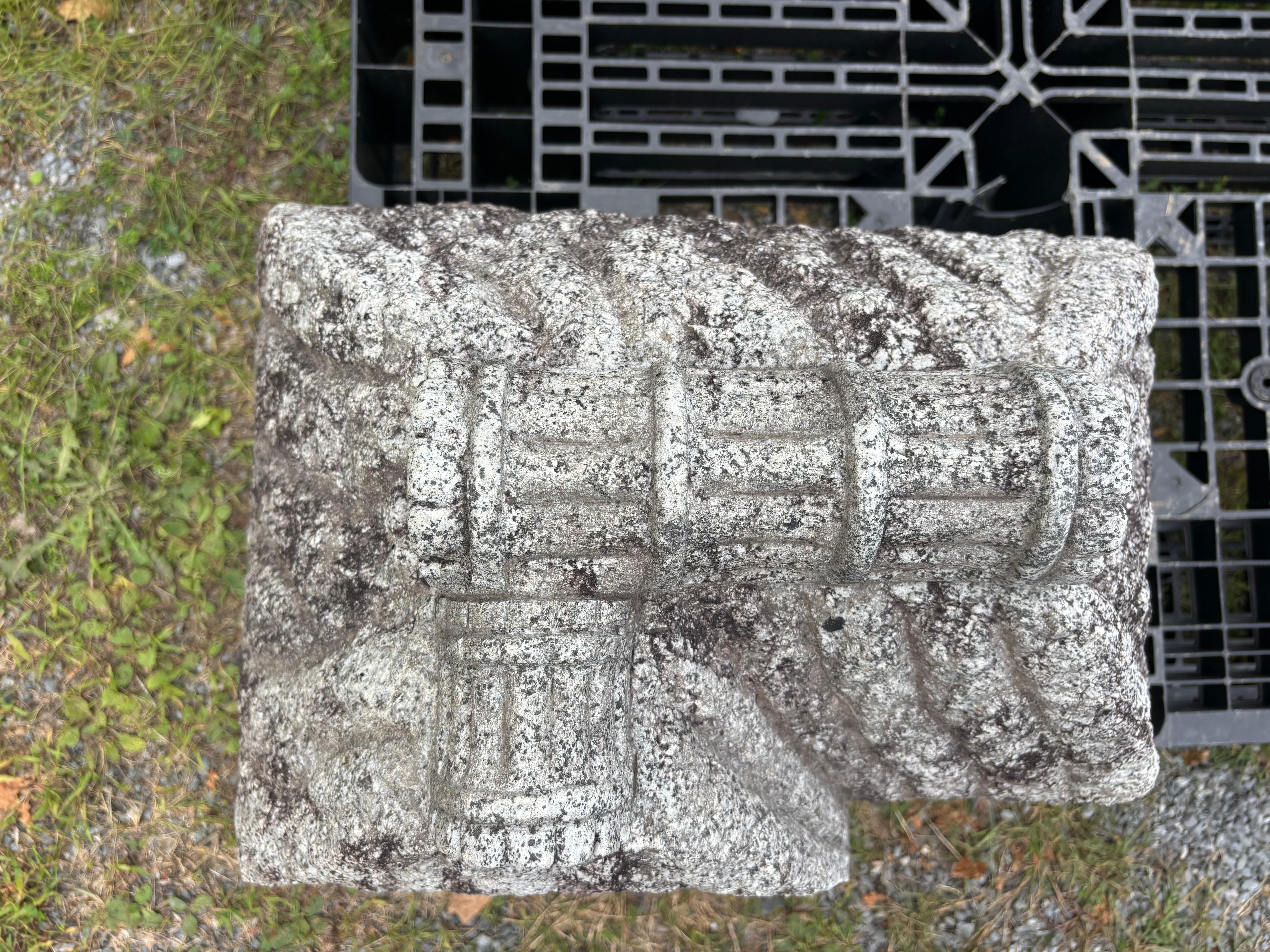 Casa de jardín japonesa de granito antiguo Model Stone Minka Lantern en Bueno estado para la venta en South Burlington, VT