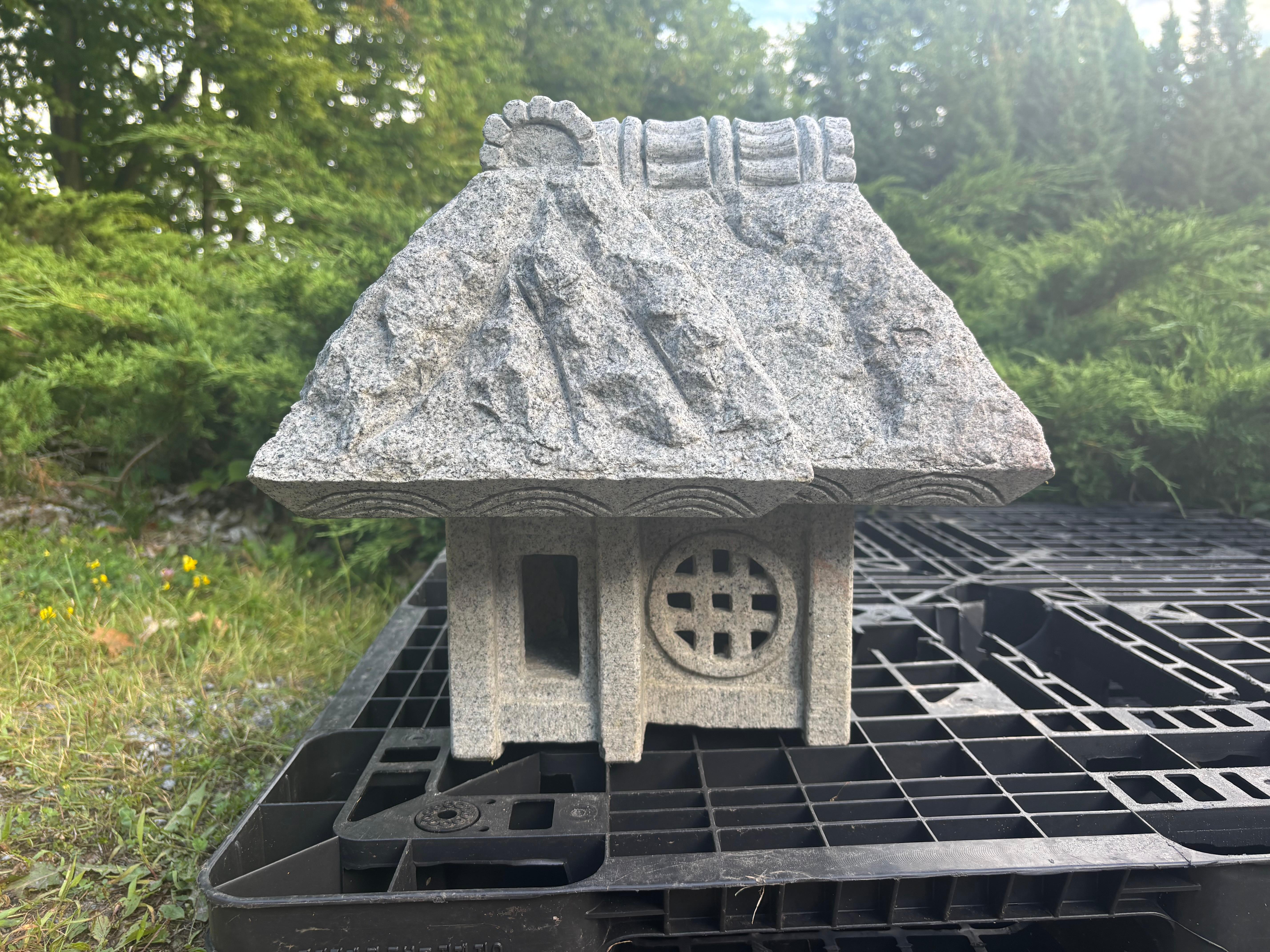 Showa Lanterna giapponese in granito antico per giardino A. Stone in vendita