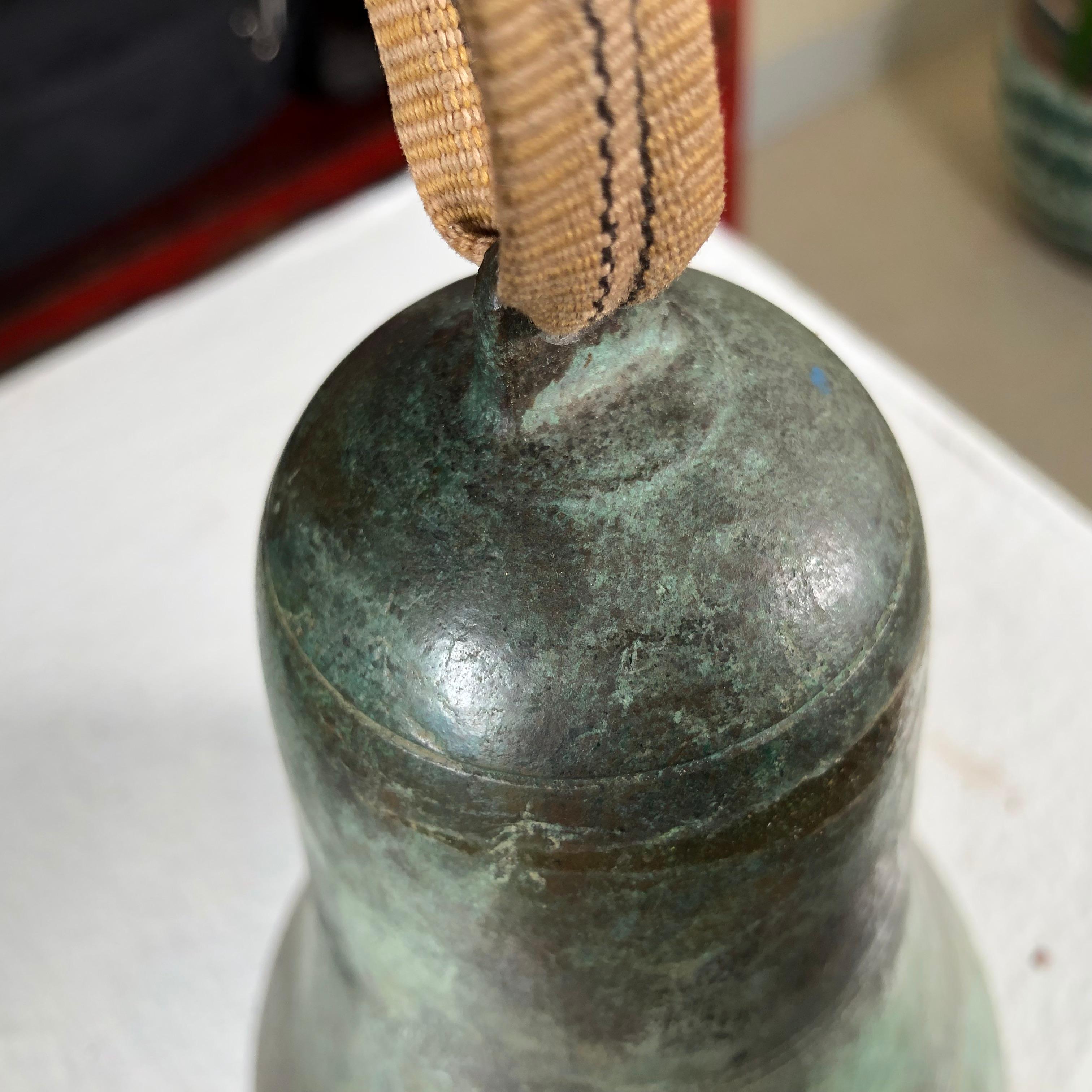 Japanese Old Hand Cast Big Bronze Temple Bell Fine Green Patina & Smooth Touch In Good Condition In South Burlington, VT