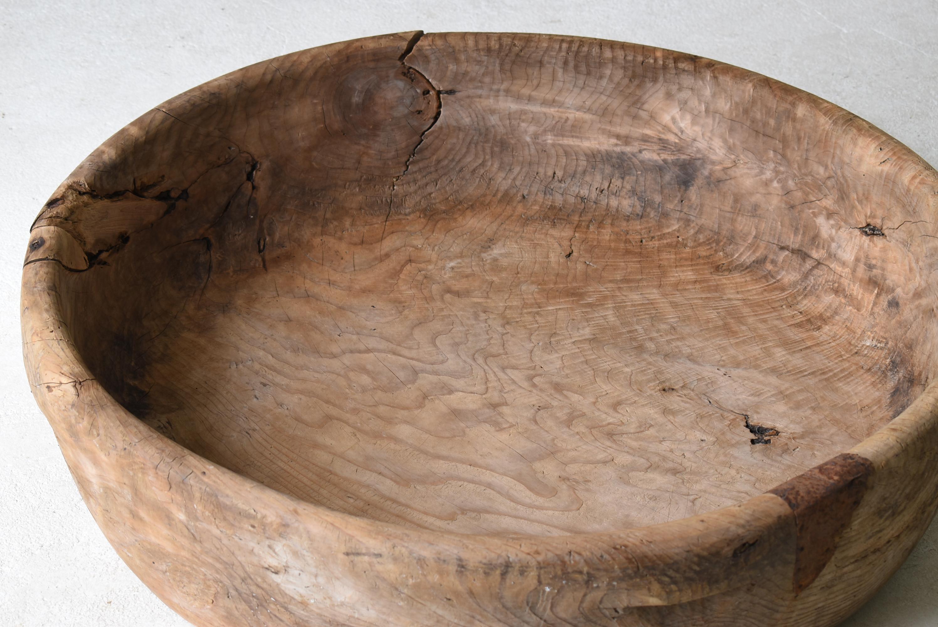 Japanese Old Huge Wooden Bowl 1860s-1900s/Antique Object Wabisabi Art In Good Condition In Sammu-shi, Chiba