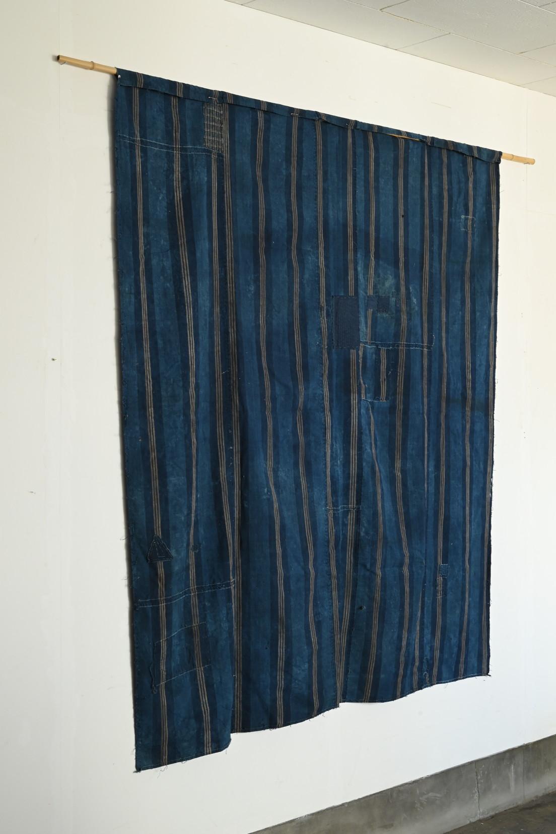 Tissu rayé japonais ancien teint à l'indigo / Tapisserie / début du 20e siècle / BORO en vente 2