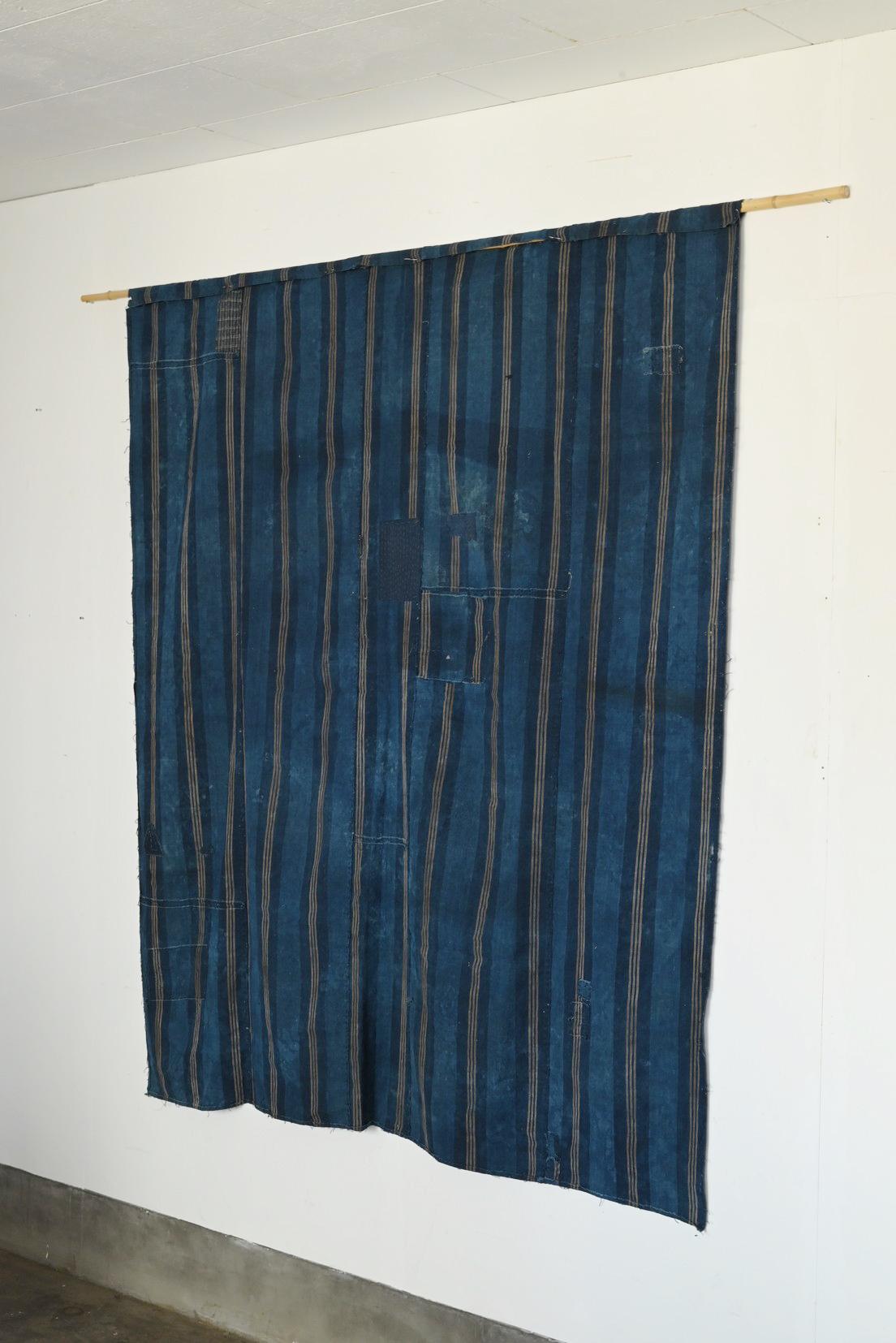 Tissu rayé japonais ancien teint à l'indigo / Tapisserie / début du 20e siècle / BORO en vente 8