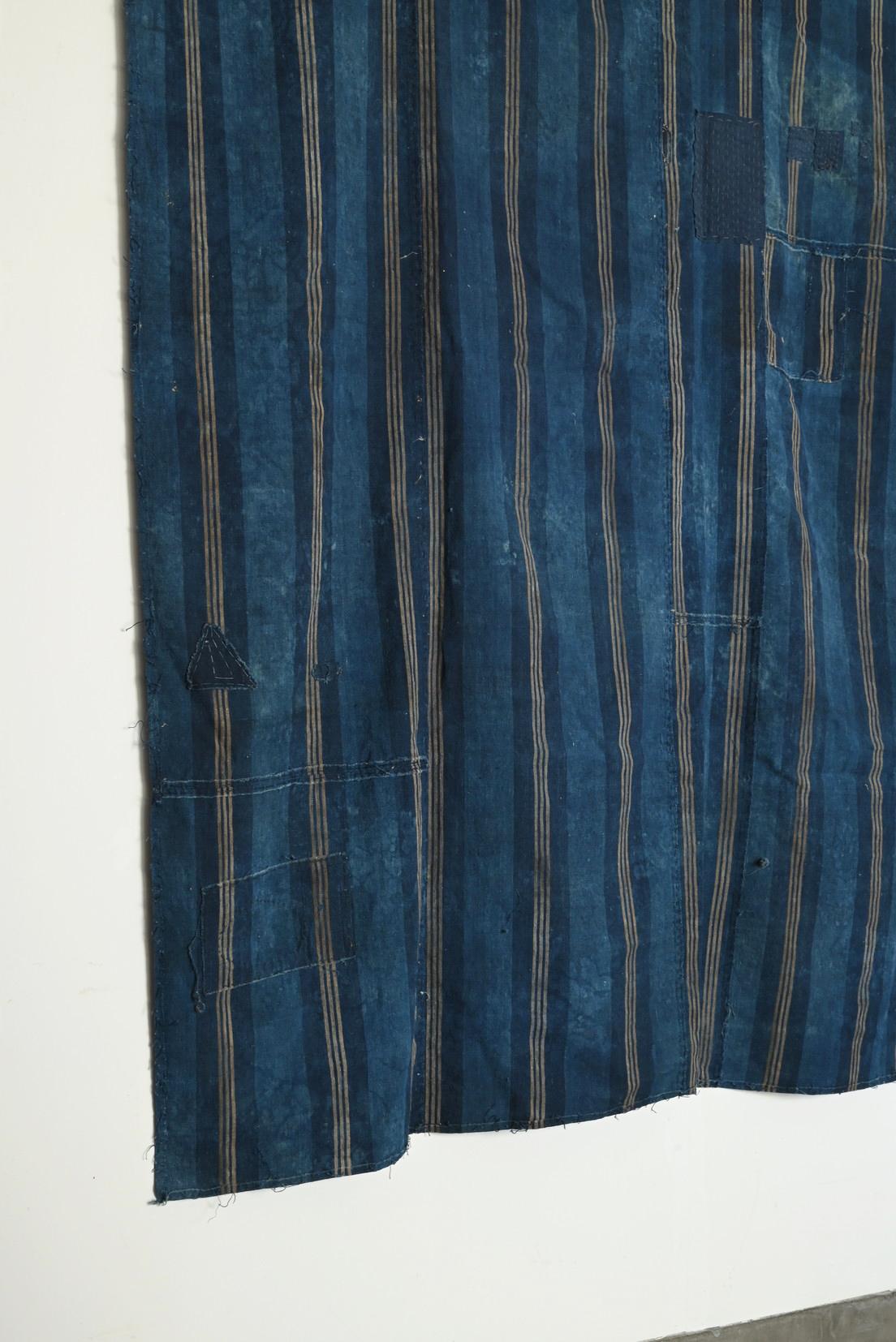 Tissu rayé japonais ancien teint à l'indigo / Tapisserie / début du 20e siècle / BORO en vente 9