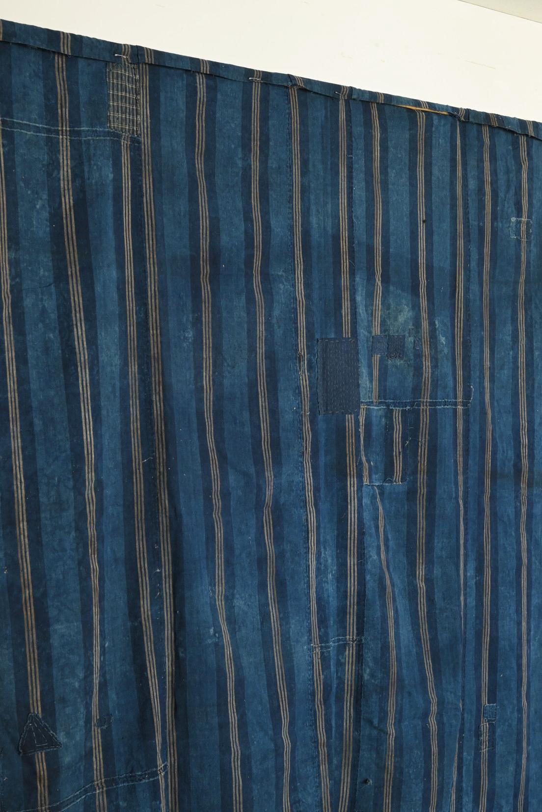 Tissu rayé japonais ancien teint à l'indigo / Tapisserie / début du 20e siècle / BORO en vente 10