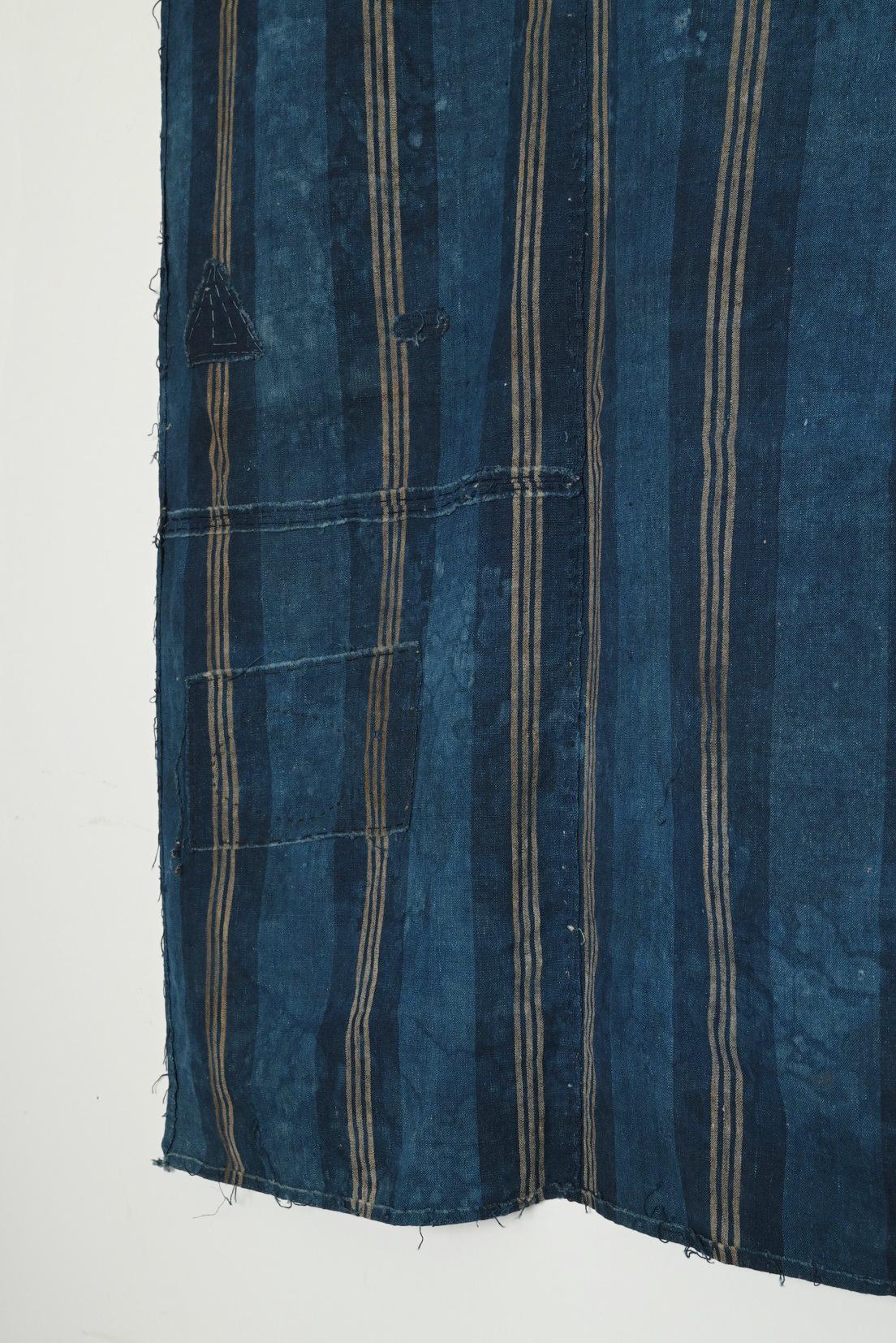 Tissu rayé japonais ancien teint à l'indigo / Tapisserie / début du 20e siècle / BORO en vente 11