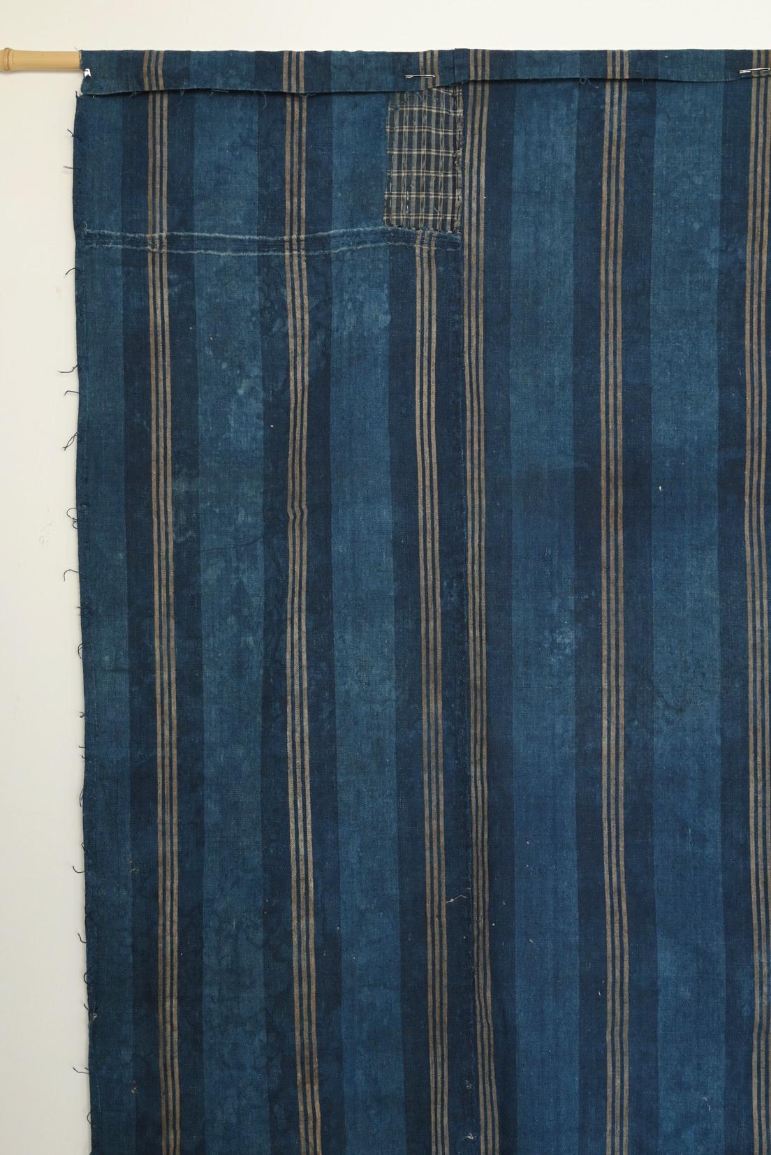 Tissu rayé japonais ancien teint à l'indigo / Tapisserie / début du 20e siècle / BORO en vente 12
