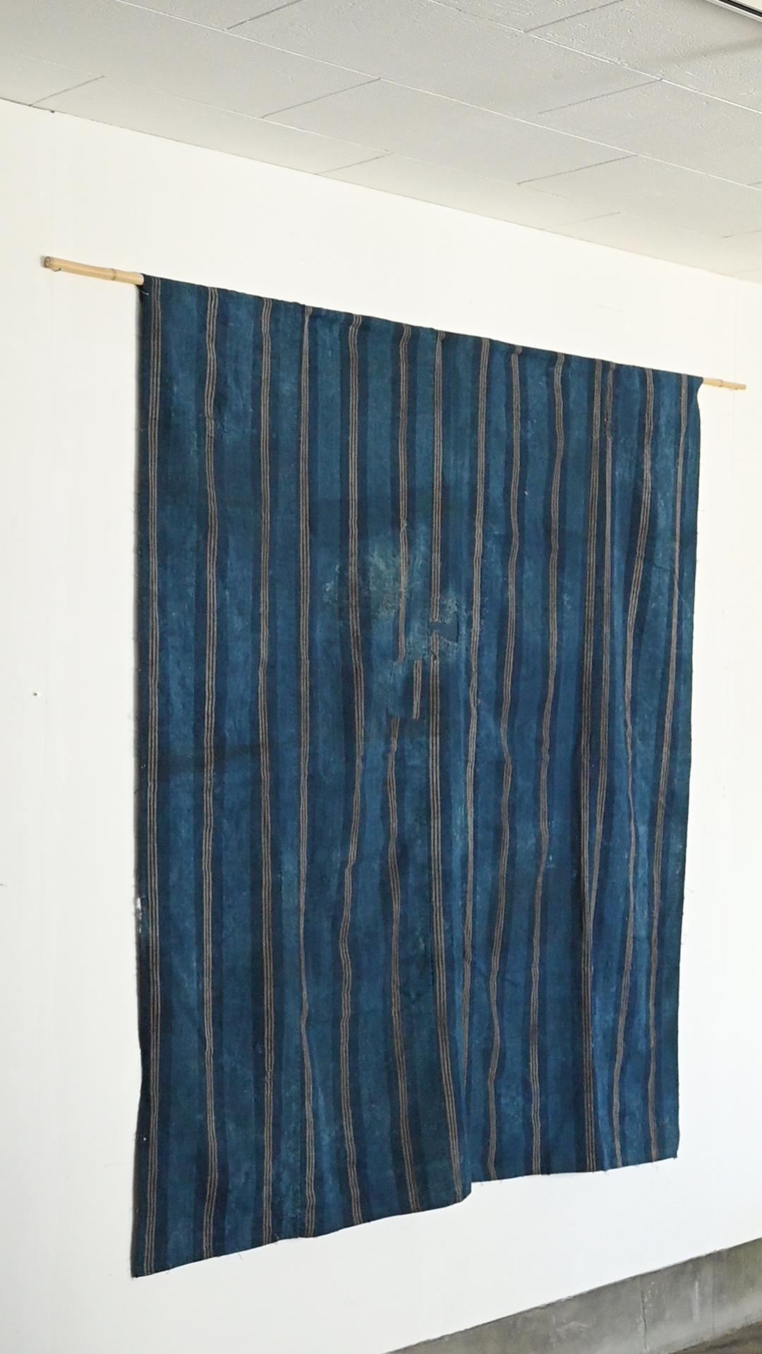 Taisho Tissu rayé japonais ancien teint à l'indigo / Tapisserie / début du 20e siècle / BORO en vente