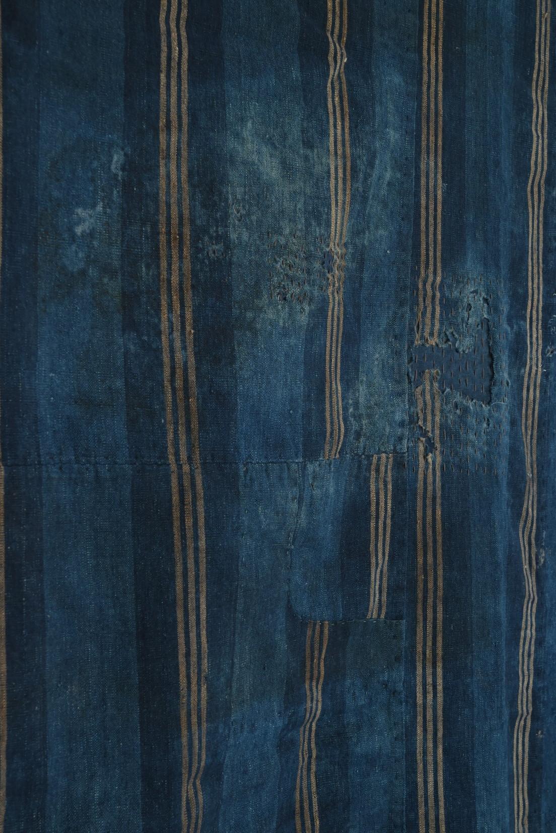 Tissu rayé japonais ancien teint à l'indigo / Tapisserie / début du 20e siècle / BORO en vente 1