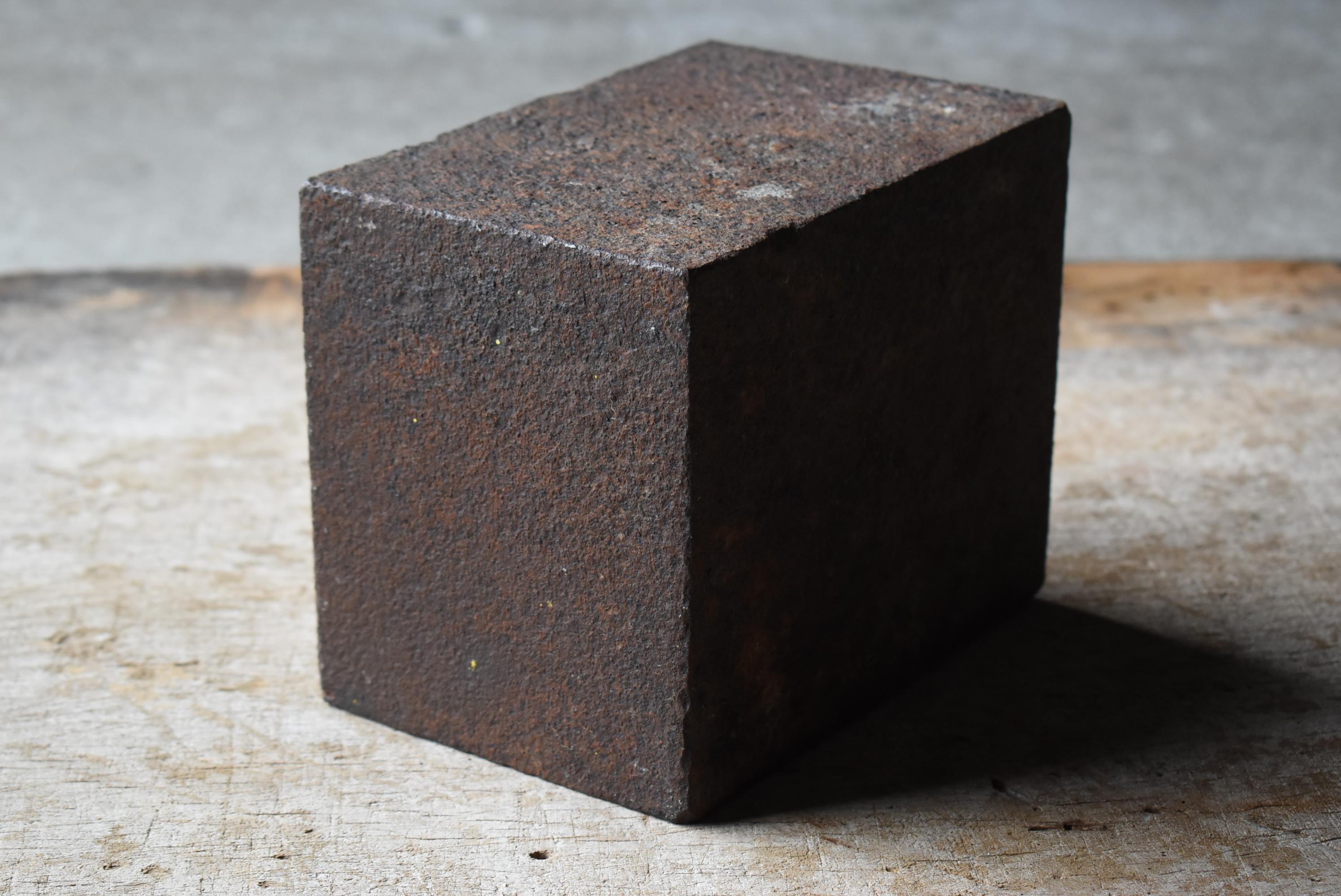 Japanese Old Iron Block 1950s-1970s / Display stand Wabi Sabi For Sale 1