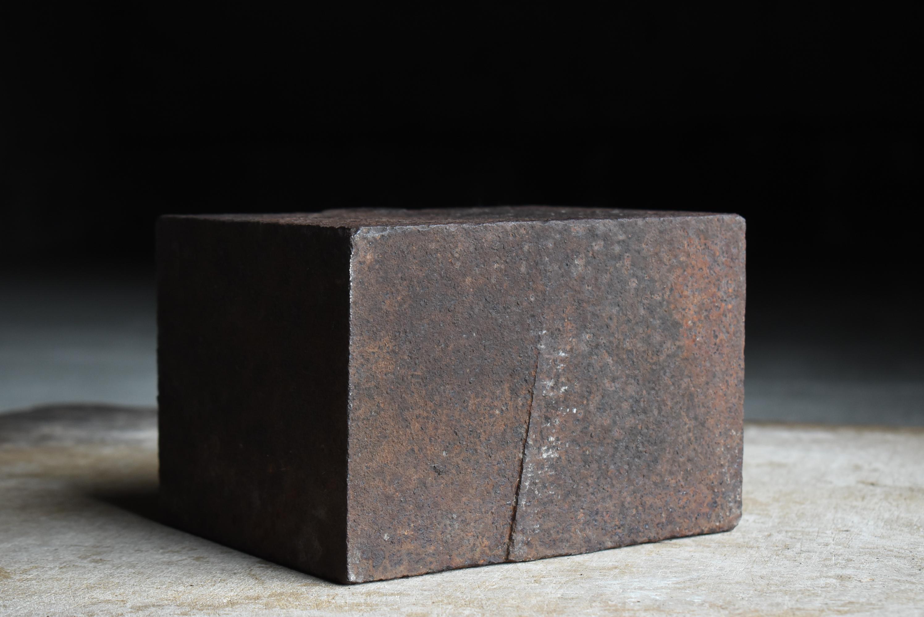 Japanese Old Iron Block 1950s-1970s / Display stand Wabi Sabi For Sale 2