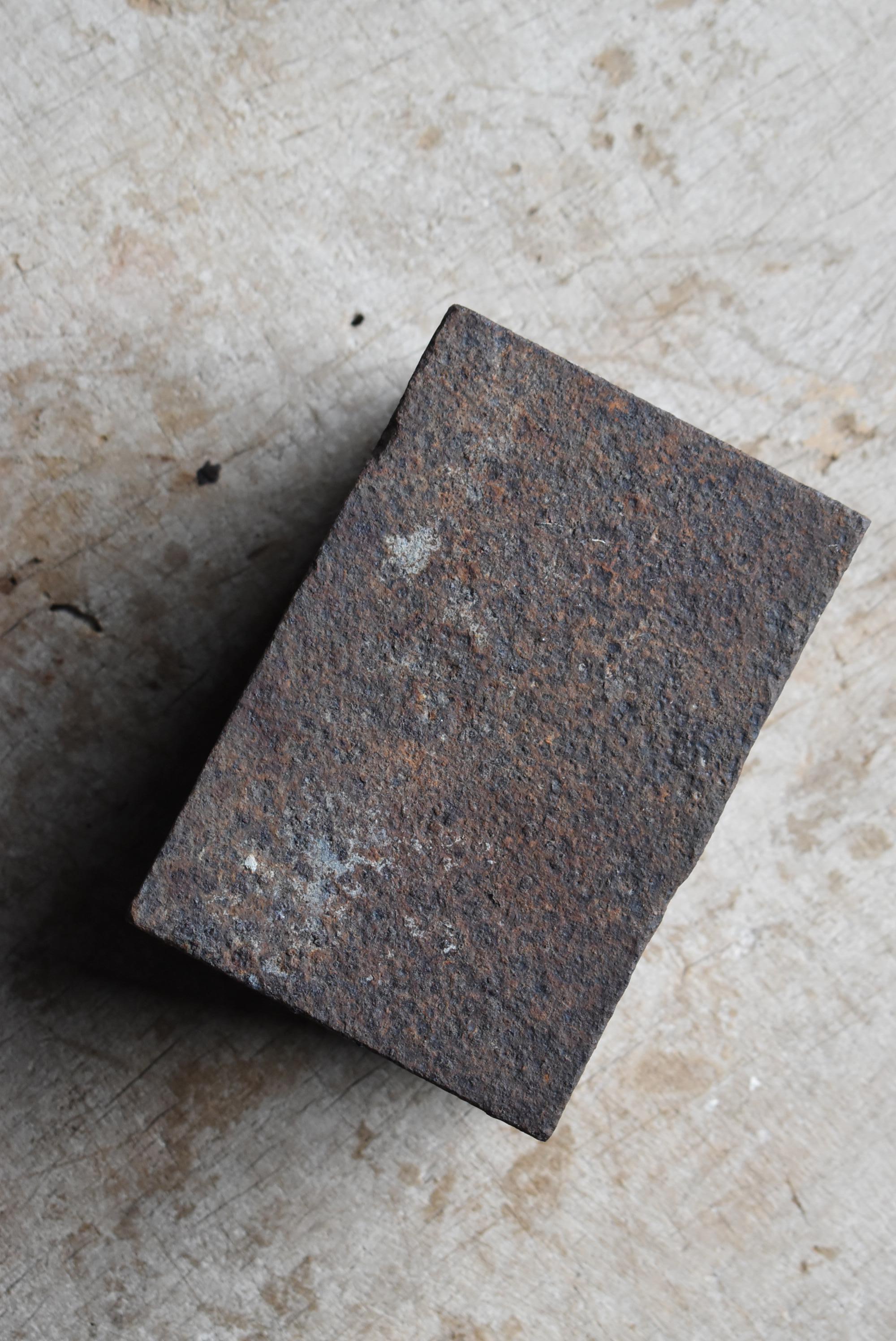 Japanese Old Iron Block 1950s-1970s / Display stand Wabi Sabi For Sale 3