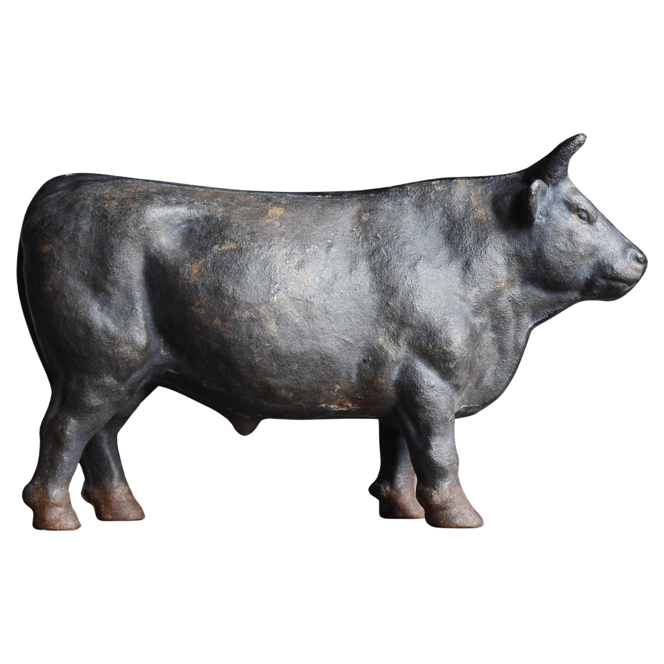 Japanese Old Iron Cow Figurine 1950s-1970s / Object Sculpture Wabi Sabi For Sale