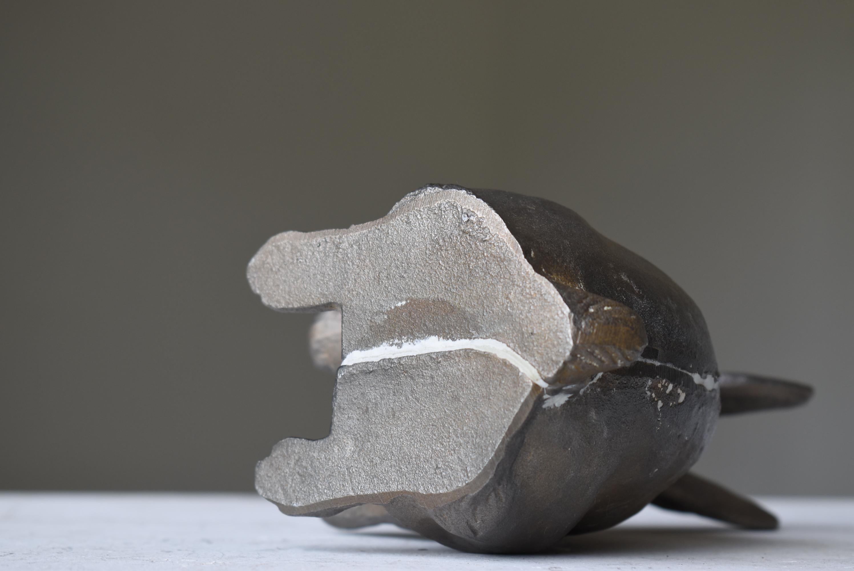 Japanisches altes Eisen Kaninchen, 1940er-1970er Jahre, Skulptur, Figur, Objekt, Wabi Sabi im Angebot 10