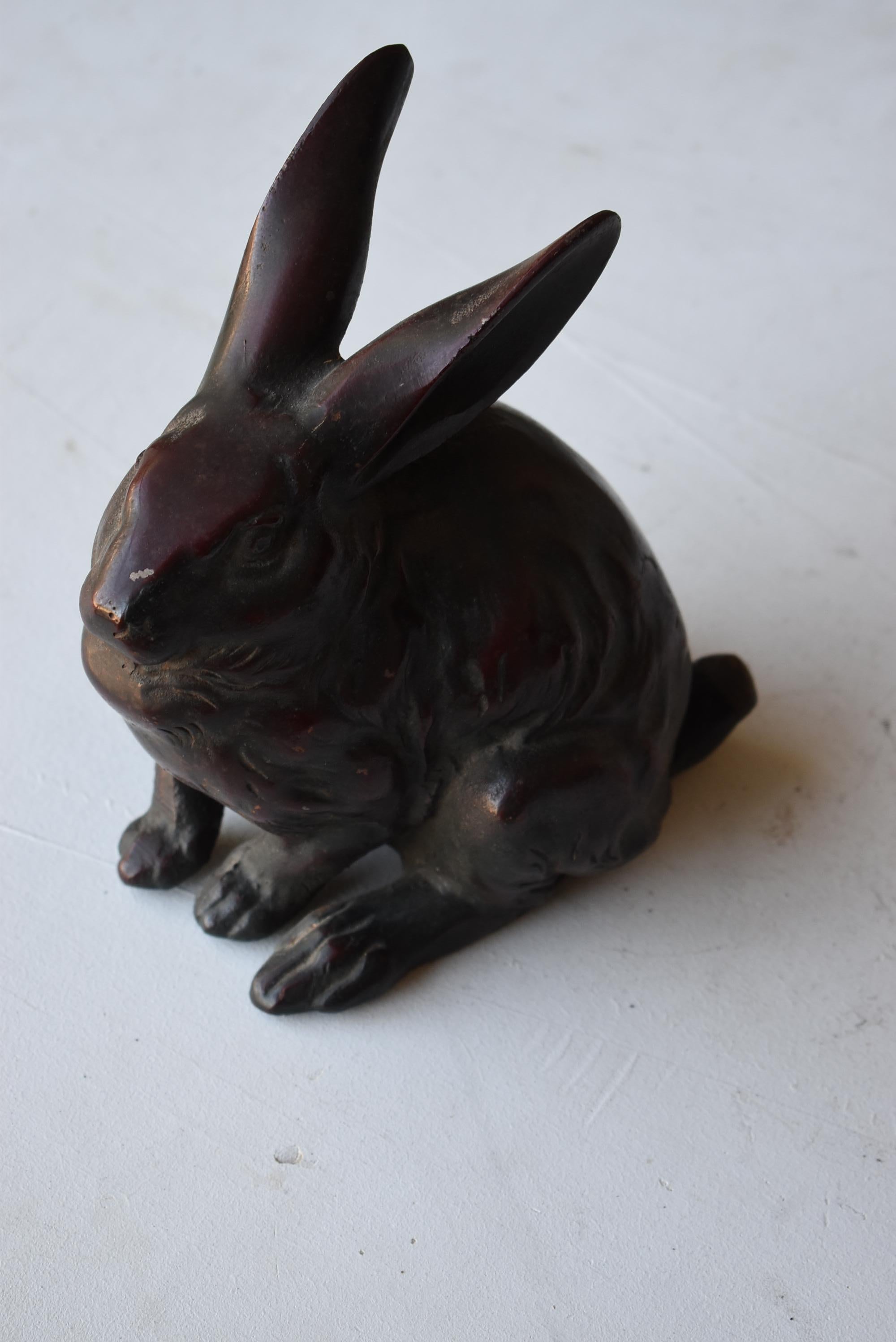 Japanisches altes Eisen Kaninchen, 1940er-1970er Jahre, Skulptur, Figur, Objekt, Wabi Sabi im Angebot 10