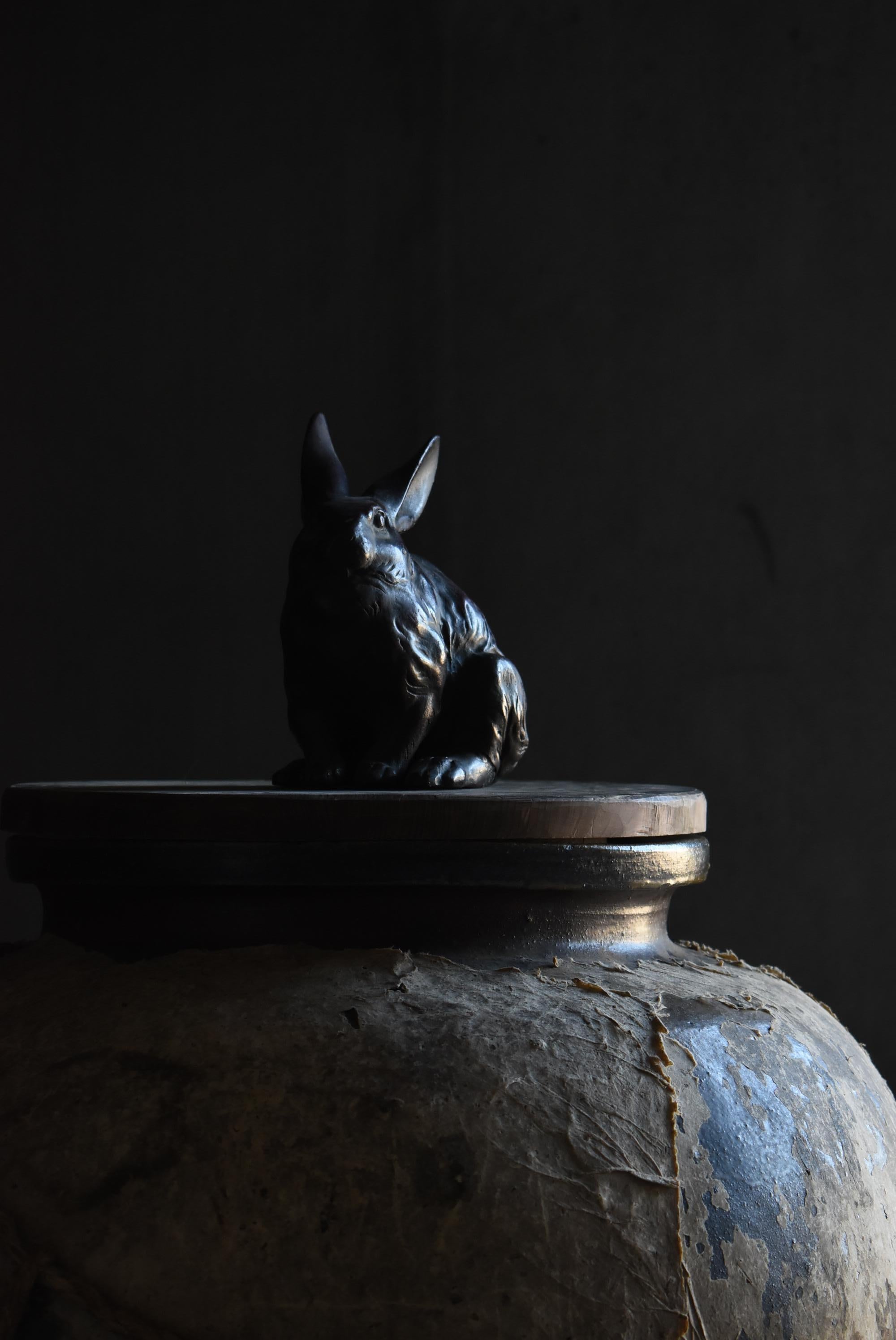 Japanisches altes Eisen Kaninchen, 1940er-1970er Jahre, Skulptur, Figur, Objekt, Wabi Sabi im Angebot 13