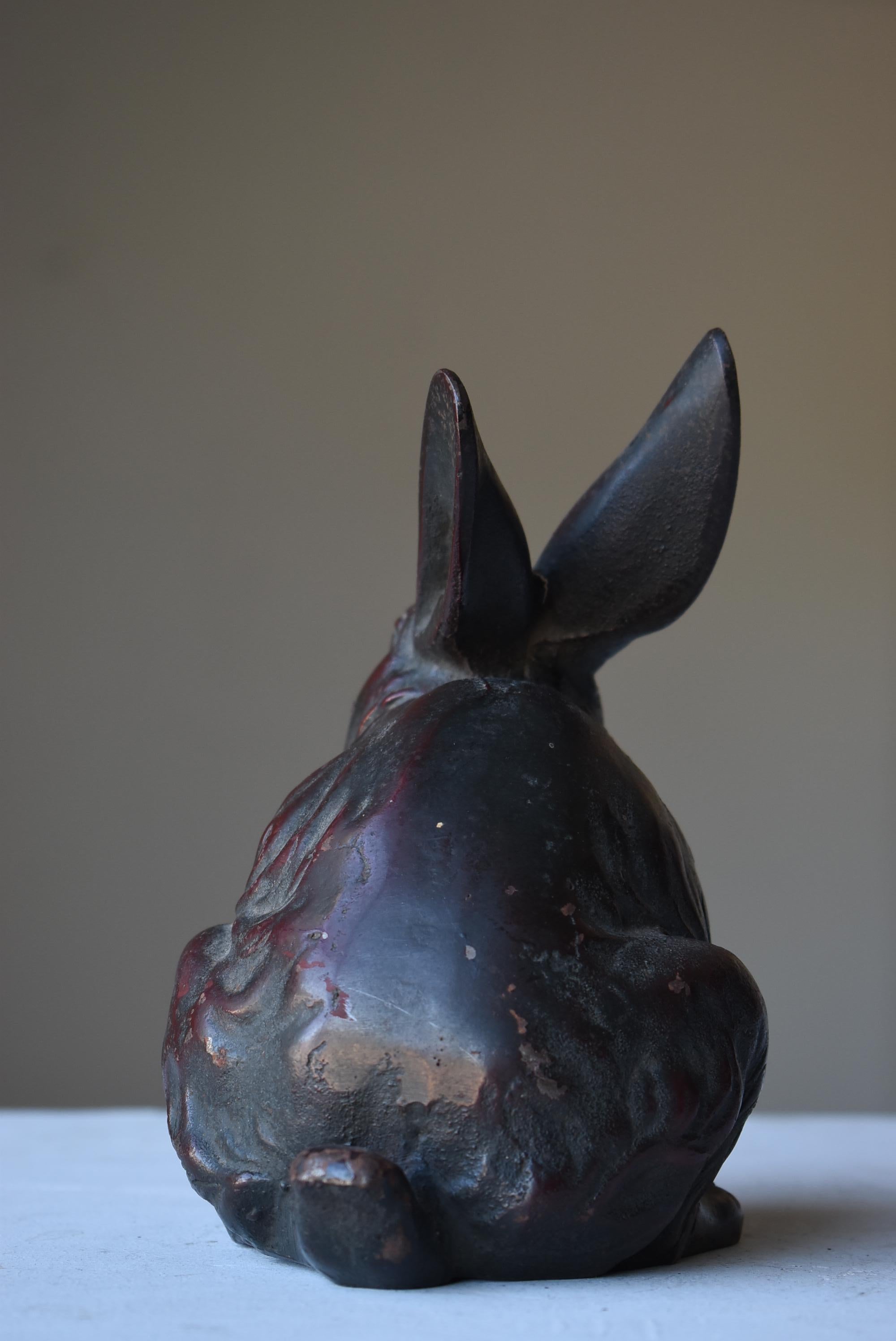 Japanisches altes Eisen Kaninchen, 1940er-1970er Jahre, Skulptur, Figur, Objekt, Wabi Sabi im Angebot 3