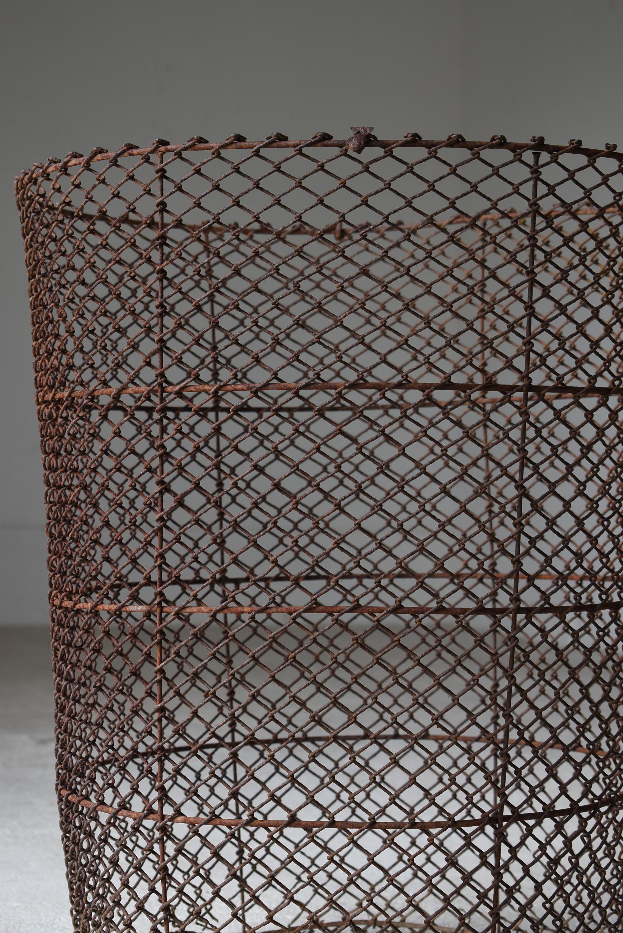 Japanese Old Iron Wire Basket 1960s-1980s / Plant Cover Wabi Sabi For Sale 2