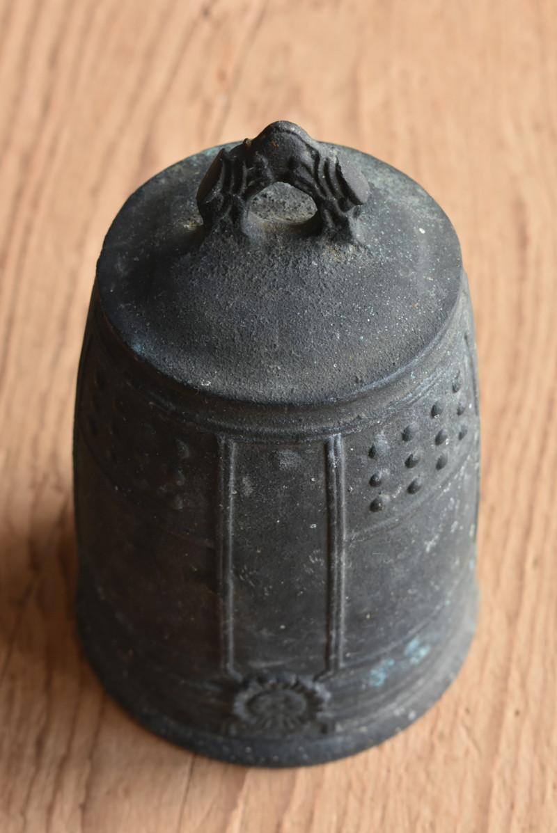 Showa Japanese Old Little Bronze Hanging Bell / 1900-1960 / Traditional Design For Sale