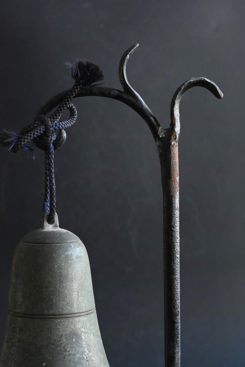 Japanese Old Little Bronze Hanging Bell /1926-1960s/ Beautiful Design and Tone In Good Condition In Sammu-shi, Chiba
