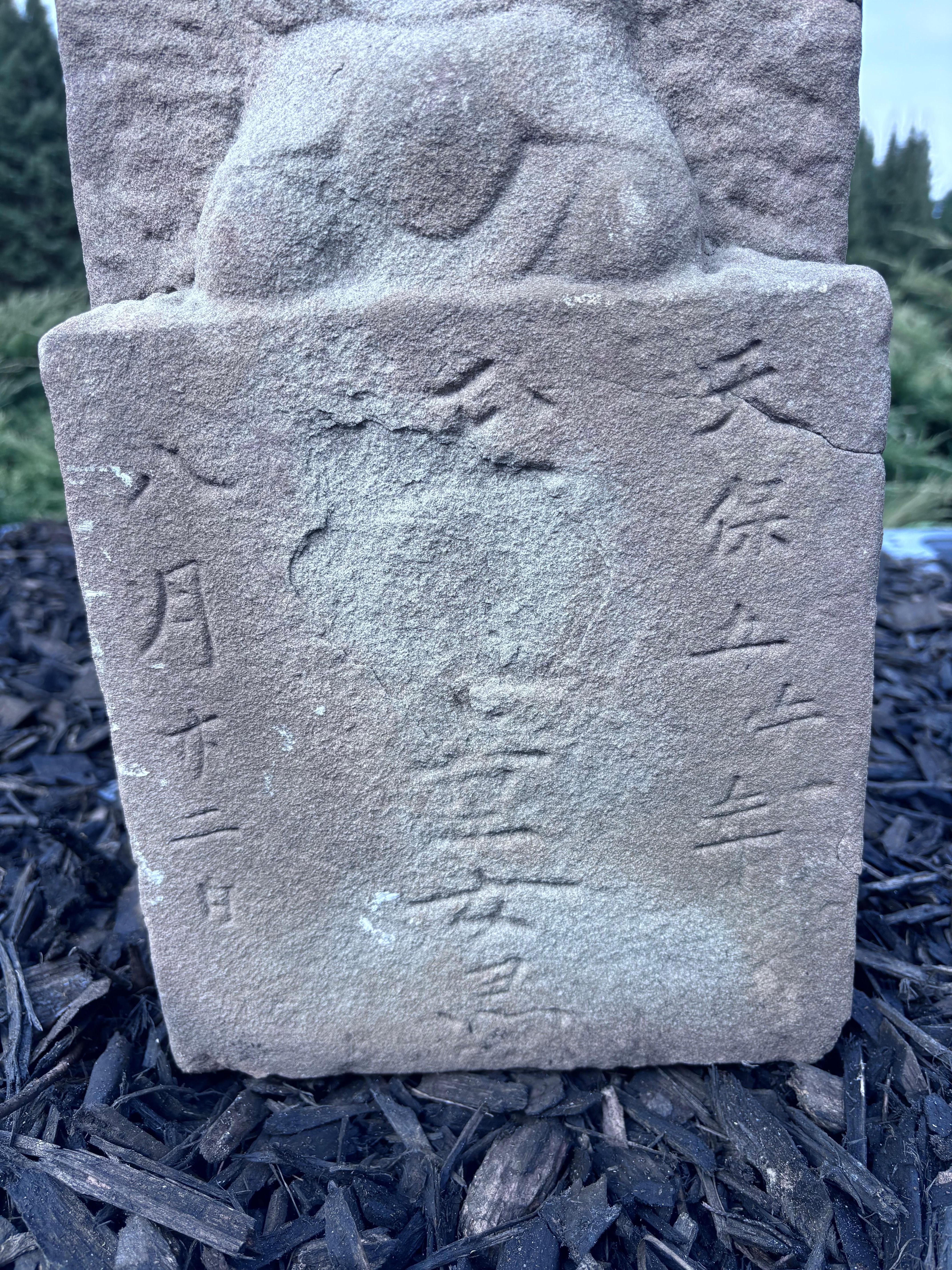 Sculpté à la main Bouddha assis ancien mémorial japonais, 18 pouces en vente
