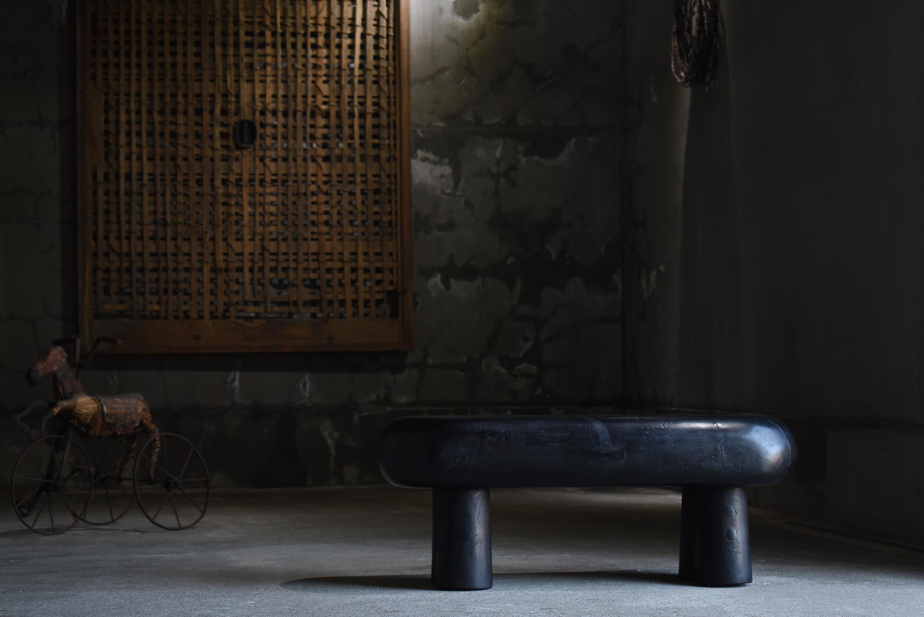 This is an old modern bench made in Japan.
It was manufactured between 1960s-1980s.

It is made by using 