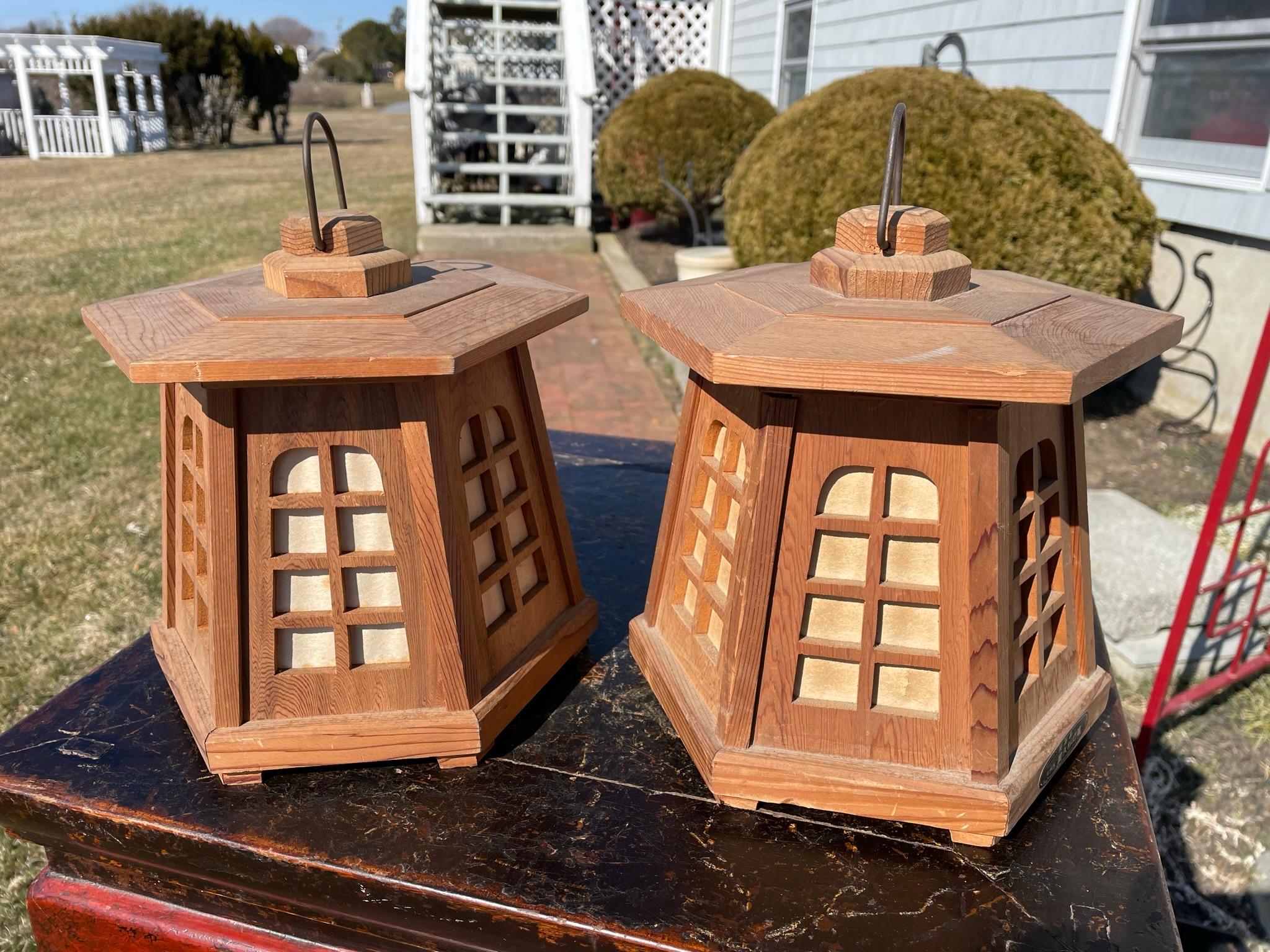 Japanese Old Pair Classic Cedar Wood Panel Lanterns In Good Condition In South Burlington, VT